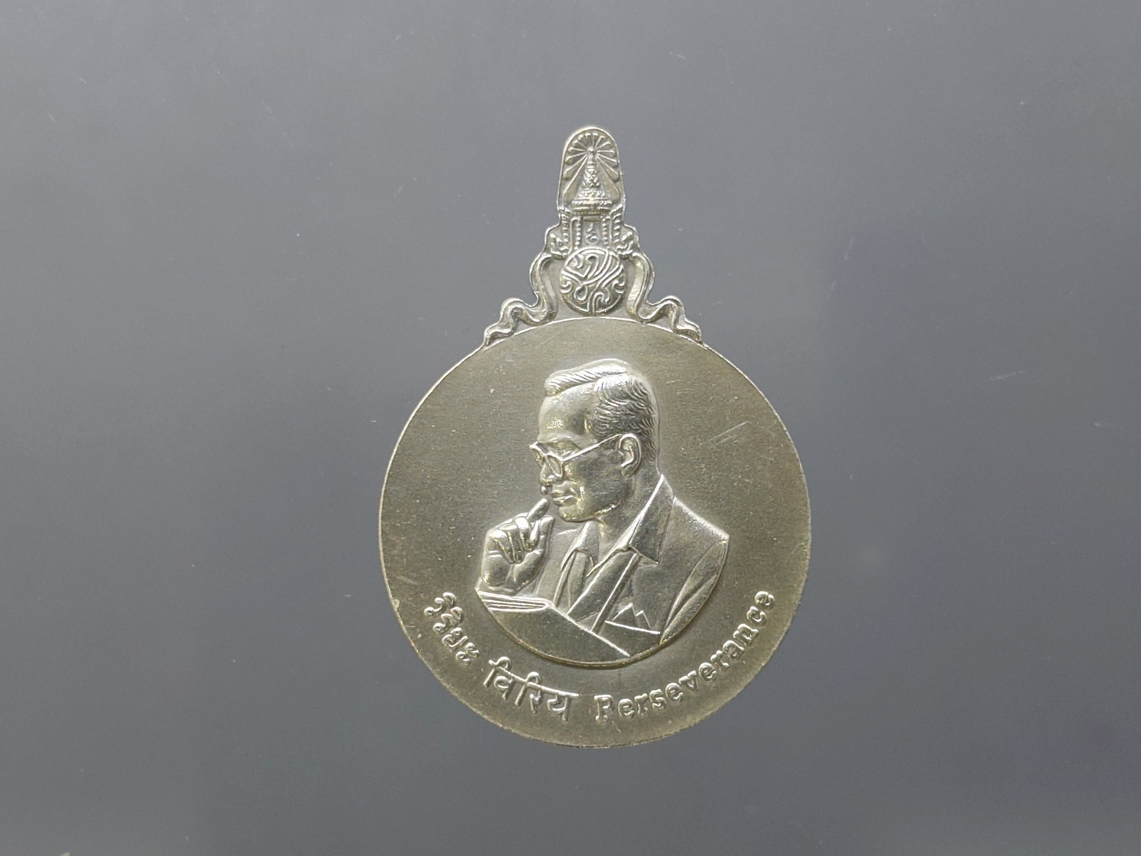 พระมหาชนก เนื้อเงิน พิมพ์เล็ก ปี2542 มีแค่เหรียญ ตลับเดิม รับประกันแท้