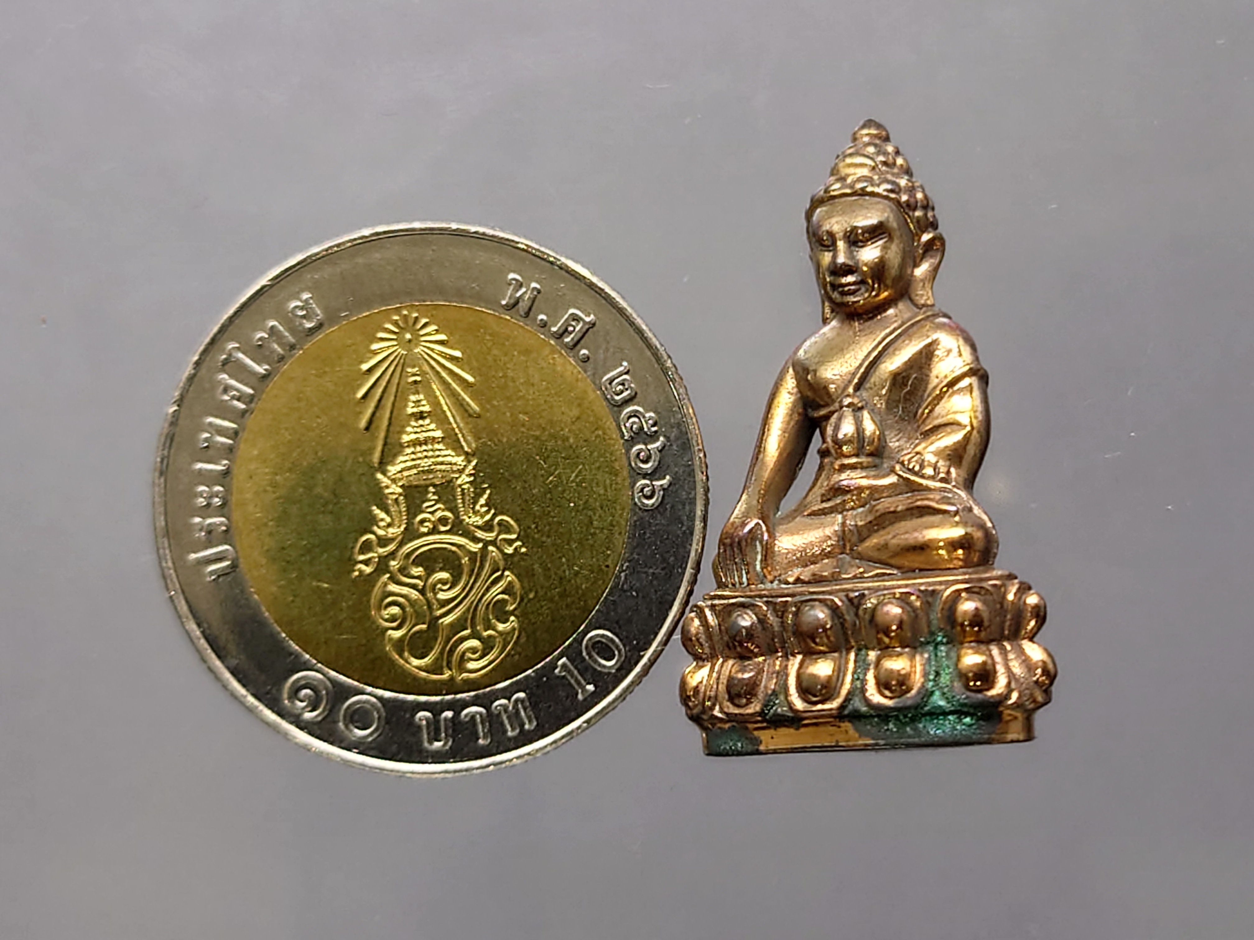 พระกริ่งญาณวเรศ (กริ่งปวเรศน้อย) ฐานบรรจุพระเกศาและจีวร เนื้อนวโลหะ พิม์ใหญ่ สมเด็จพระญาณสังวรฯ ทรงเจริญพรรษา 100 ปี วัดบวรนิเวศวิหาร ปี2556 พร้อมกล่องเดิม