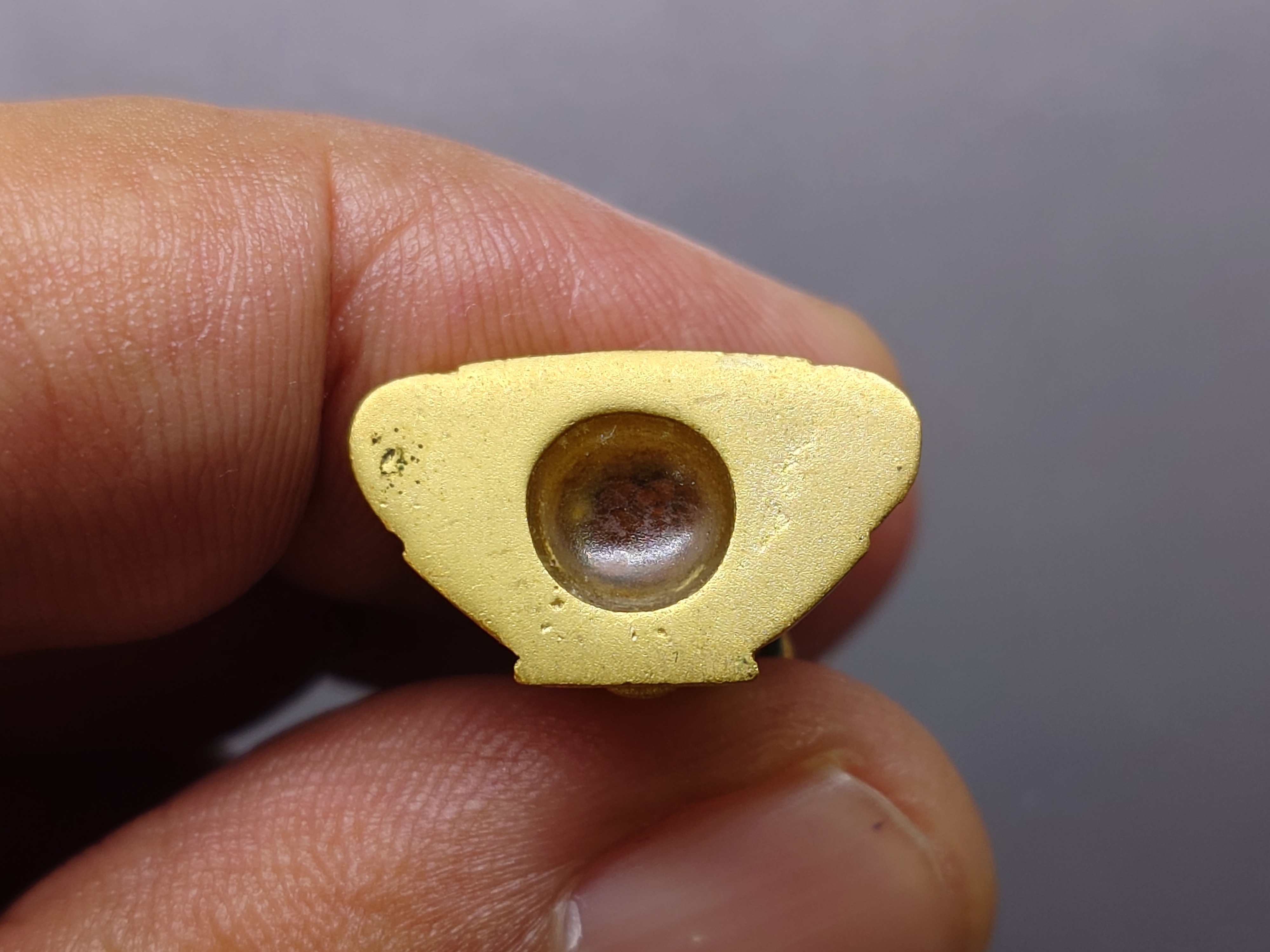 พระแก้วมรกต ทรงฤดูร้อน (ขนาดสูง 3.5 เซน) เนื้อโลหะเคลือบสีเขียว เครื่องทรงชุบทอง สำนักพระราชวัง สร้าง พุทธาภิเษก ณ วัดพระศรีรัตนศาสดาราม พ.ศ.2547 ตลับเดิม รับประกันแท้