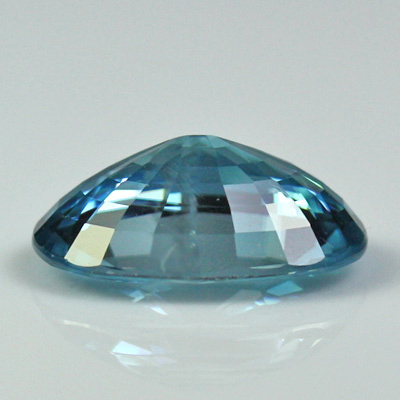 เพทายสีฟ้า (Blue Zircon) 3.87 กะรัต สีฟ้าน้ำทะเล รูปไข่