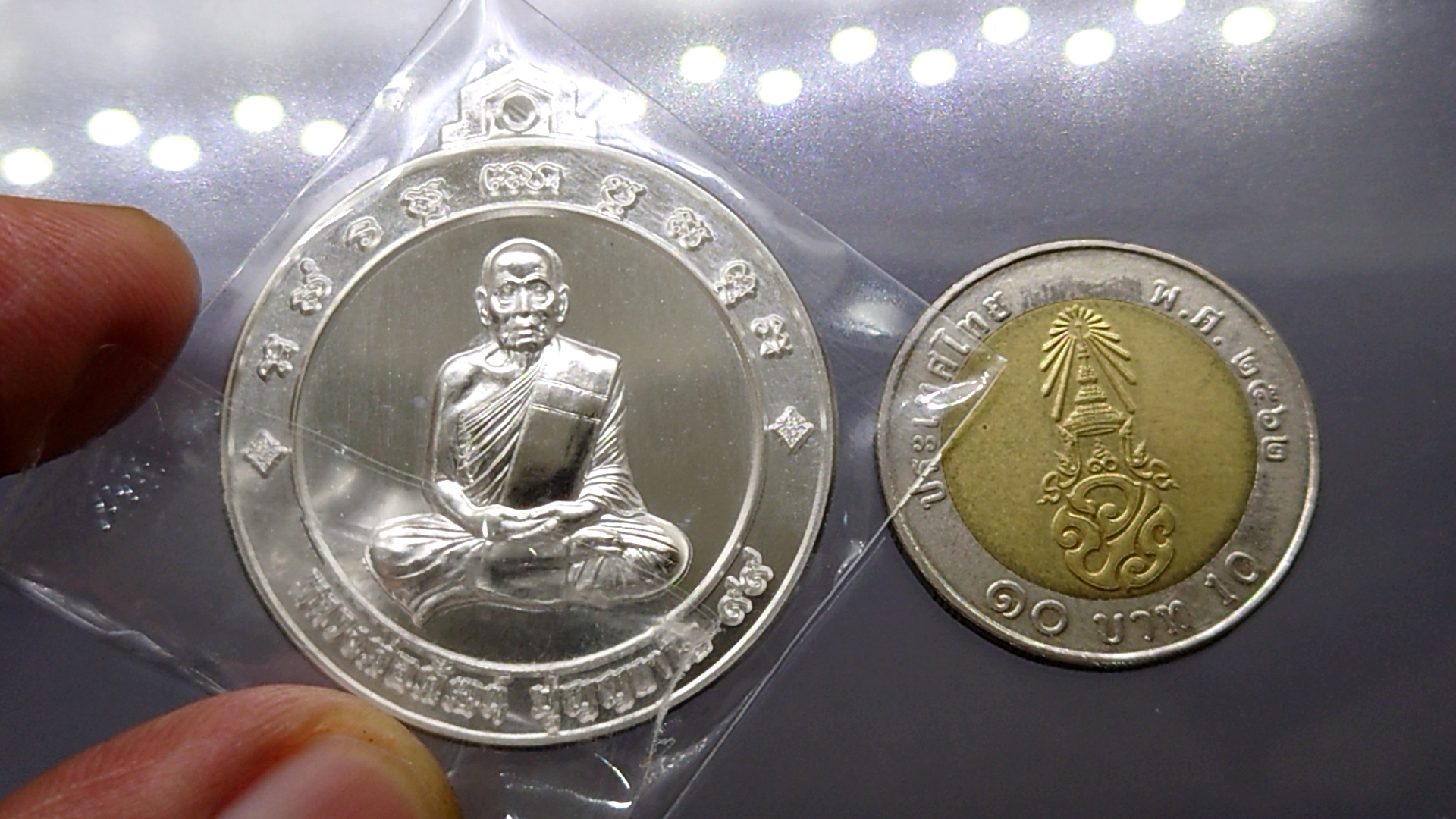 เหรียญเงิน พิมพ์ใหญ่ จิ๊กโก๋ปากน้ำโพ (รุ่นแจกยกลัง)แอ๊ด คาราบาวสร้าง หลวงพ่อพัฒน์ วัดห้วยด้วน โคท 4476