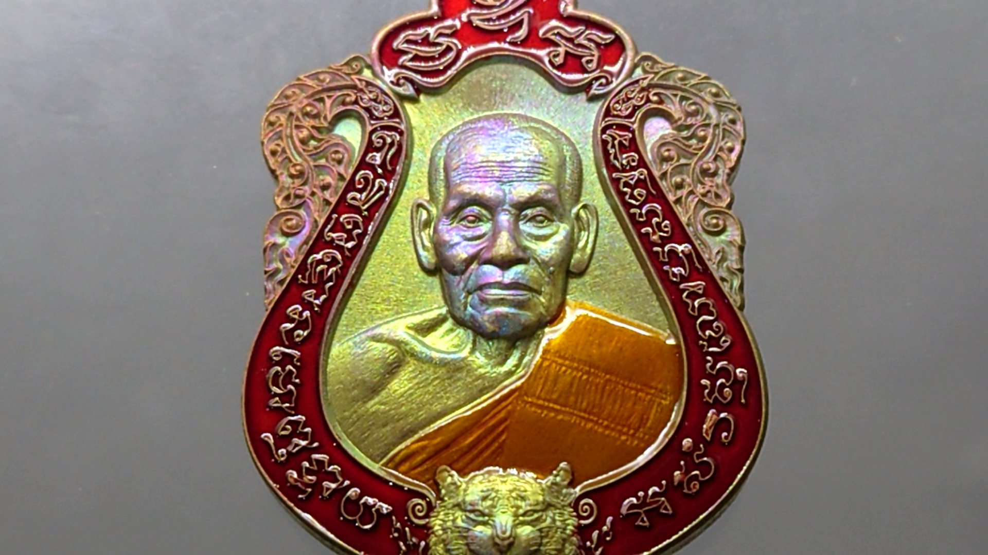 เสือคาบดาบรุ่น 4 เนื้อชนวน ลงยาขอบแดง บนแดง ลงยาจีวร (พิมพ์เสือ2) หลวงพ่อพัฒน์ วัดห้วยด้วน โคท 325