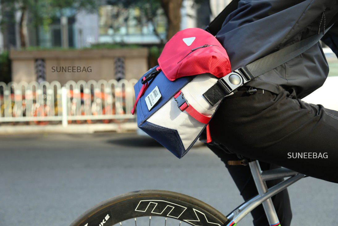 กระเป๋าสะพายข้างผู้ชาย เนื้อผ้า Oxford Spinning กันน้ำสีดำ รหัส A014