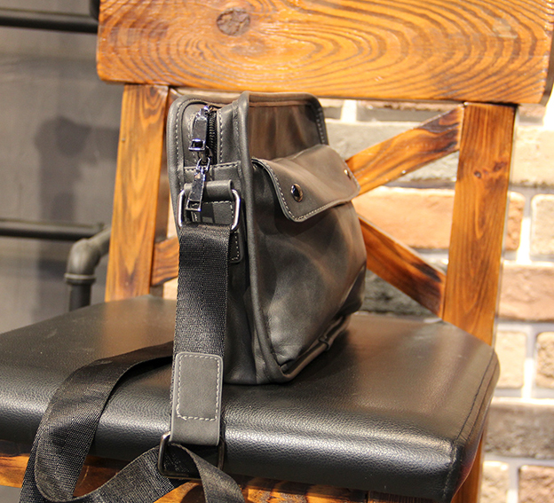 กระเป๋าสะพายข้างผู้ชาย รหัส A034