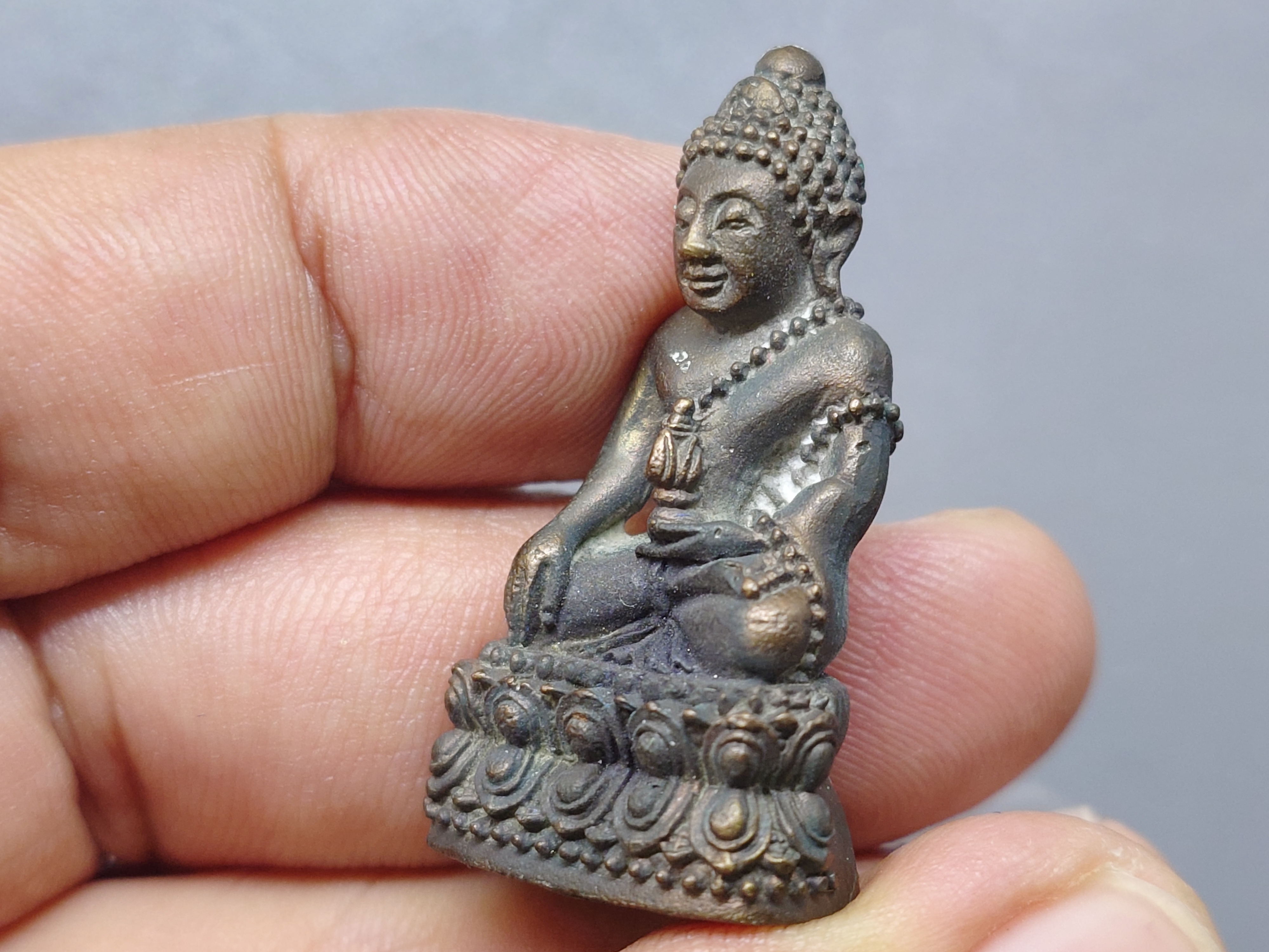 พระกริ่งเทิดพระเกียรติ รัชกาลที่ 5 มหาราช เนื้อนวะโลหะ อธิษฐานจิตปลุกเสกโดยหลวงพ่อเกษม เขมโก ก่อนเป็นปฐมฤกษ์ วัดหัวลำโพง ปี2537 พร้อมตลับเดิม