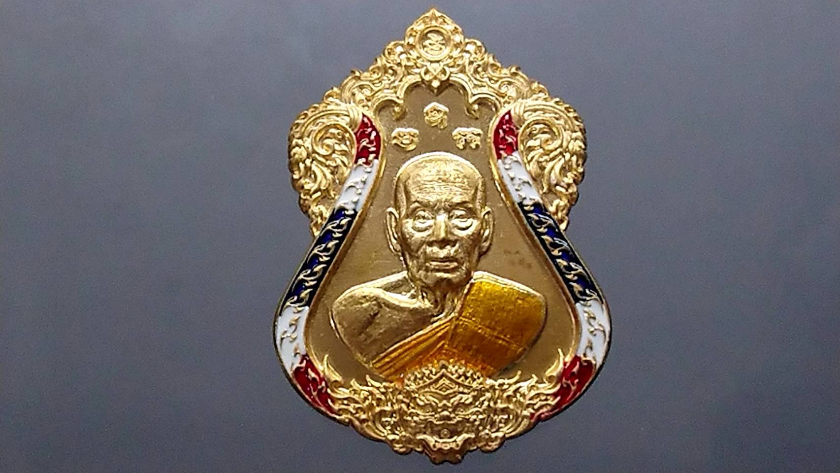 หลวงพ่อพัฒน์ วัดห้วยด้วน รุ่นเพชรสี่แคว เนื้อทองทิพย์ ลงยาขอบธงชาติ ลงยาจีวร โตท 1418