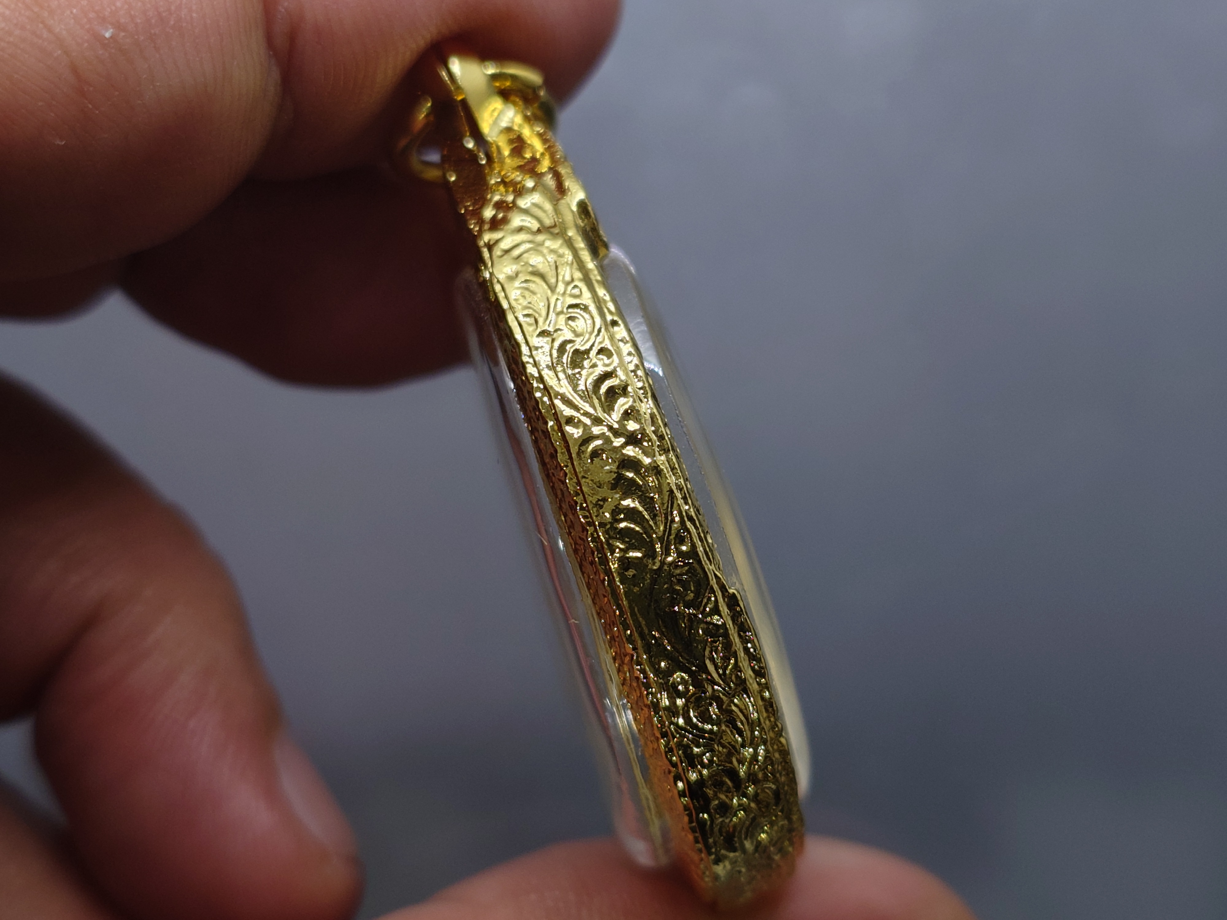 หลวงปู่ศิลา สิริจันโท เจริญพรบน (รายการจองที่14) เนื้ออัลปาก้า ที่ระลึกอายุวัฒนมงคล ๘๐ ปี ธรรมอุทยาน จ.กาฬสินธู์ ปี2567 พร้อมกรอบชุบทอง 24 K กล่องเดิม