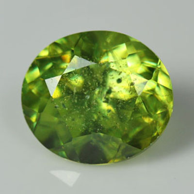 สฟีน (Sphene) 0.85 กะรัต สีเขียว ไฟดี ประกายดี