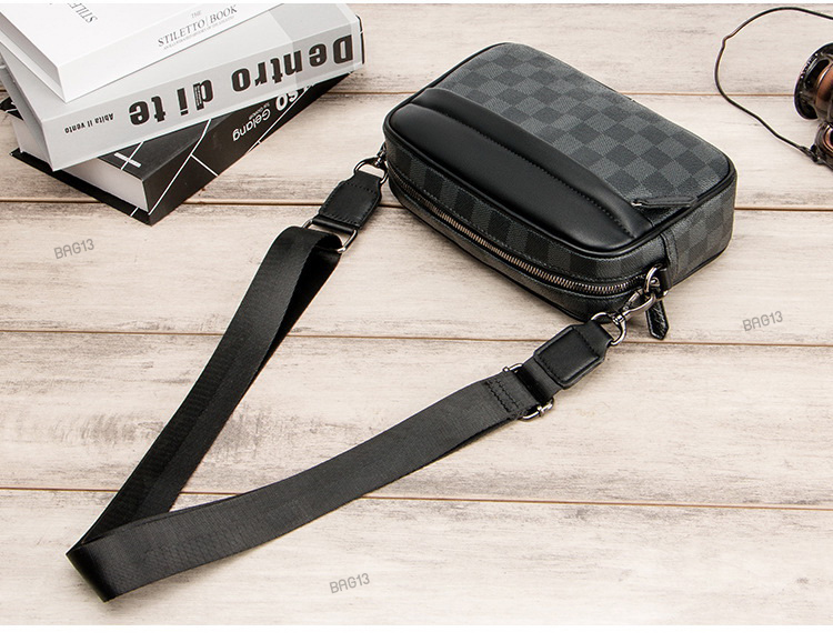 กระเป๋าสะพายข้างผู้ชาย รหัส A015