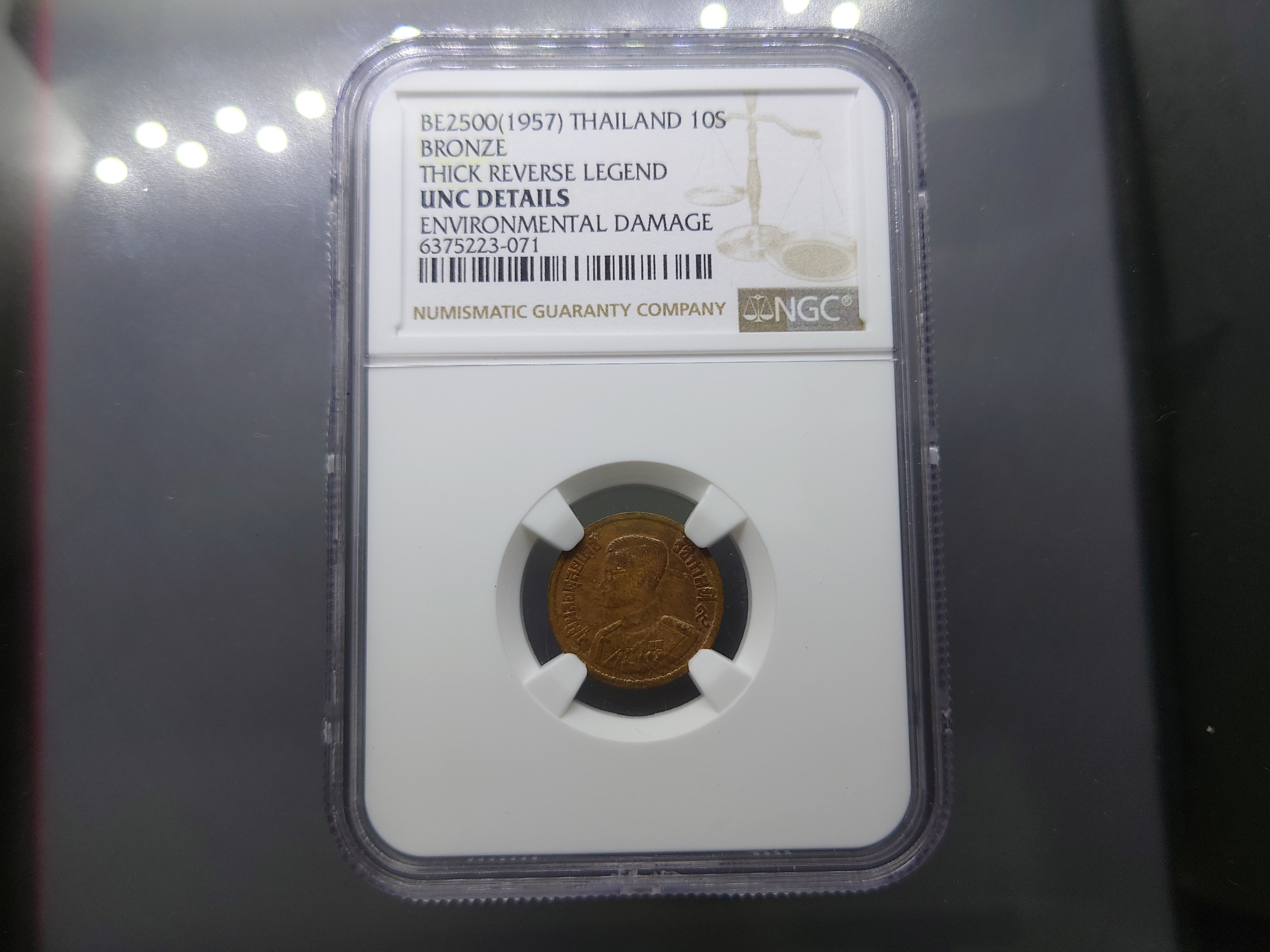 เหรียญเกรด เหรียญ 10 สตางค์ เนื้อทองแดง บล็อกพิเศษ บล็อกเลข ๑ หางยาว พ.ศ.2500 เกรด UNC DETAILS NGC