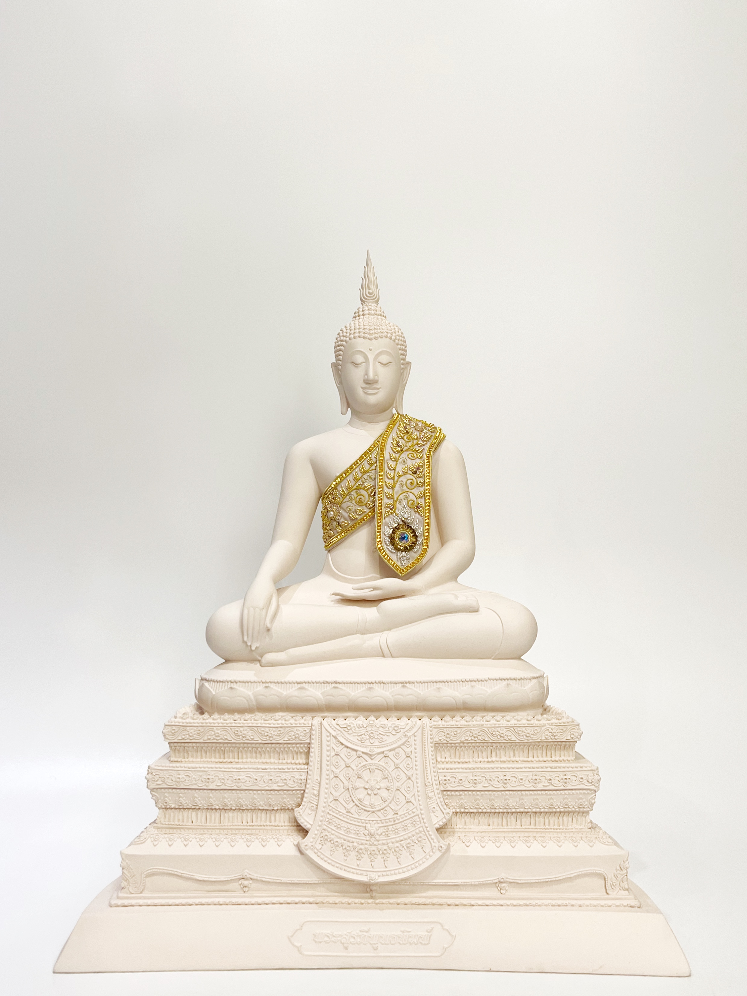 สังฆาฏิปักดิ้นทอง สำหรับพระพุทธรูป ขนาดหน้าตัก 9 นิ้ว