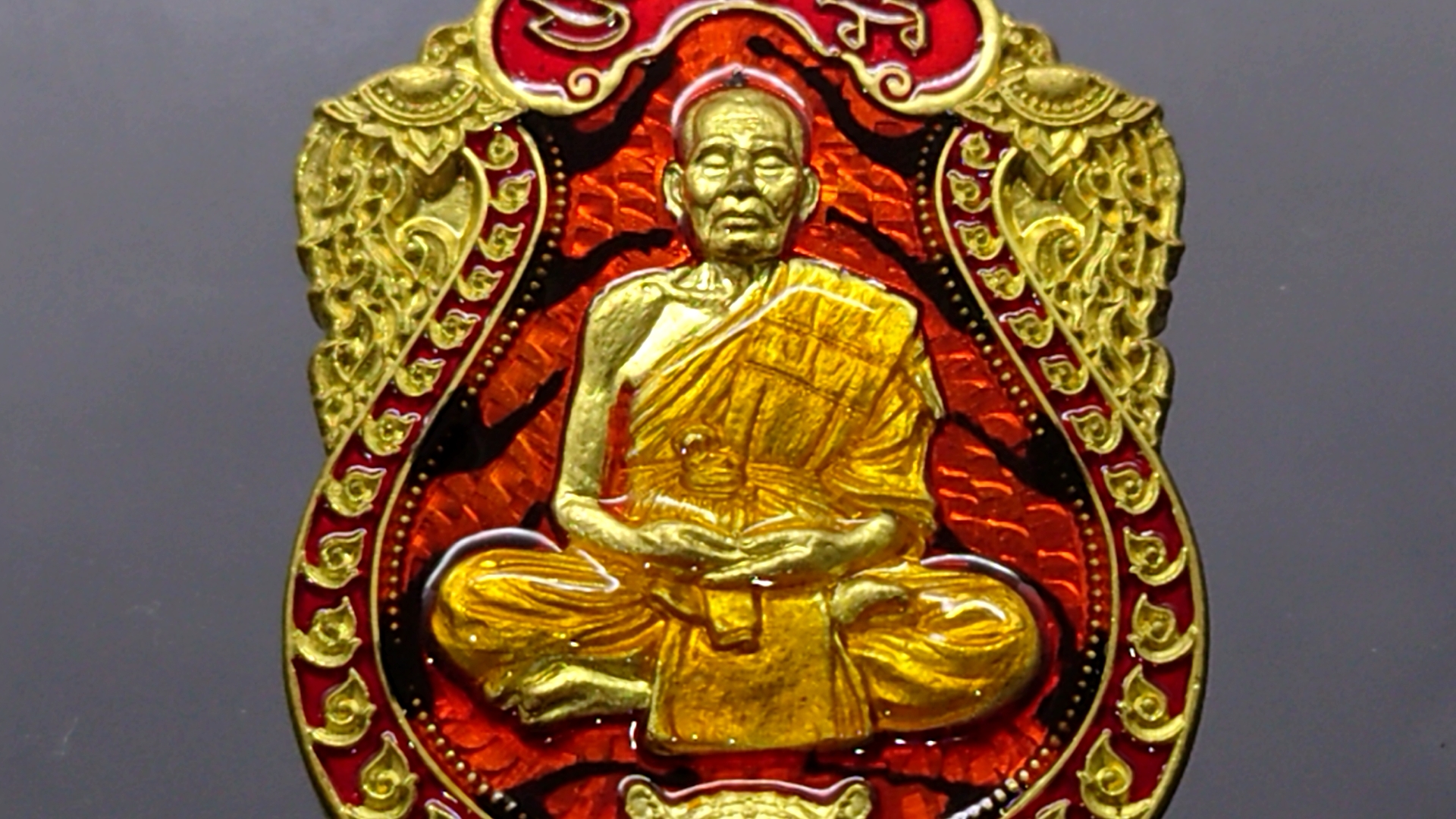 เหรียญเสมาเสือคาบดาบ รุ่น1 เนื้อทองระฆัง ตอกพิเศษ แจกกรรมการ ลงยาลายเสือ หน้า หลัง ขอบแดง จีวรส้ม หลวงพ่อพัฒน์ วัดห้วยด้วน โคท 450