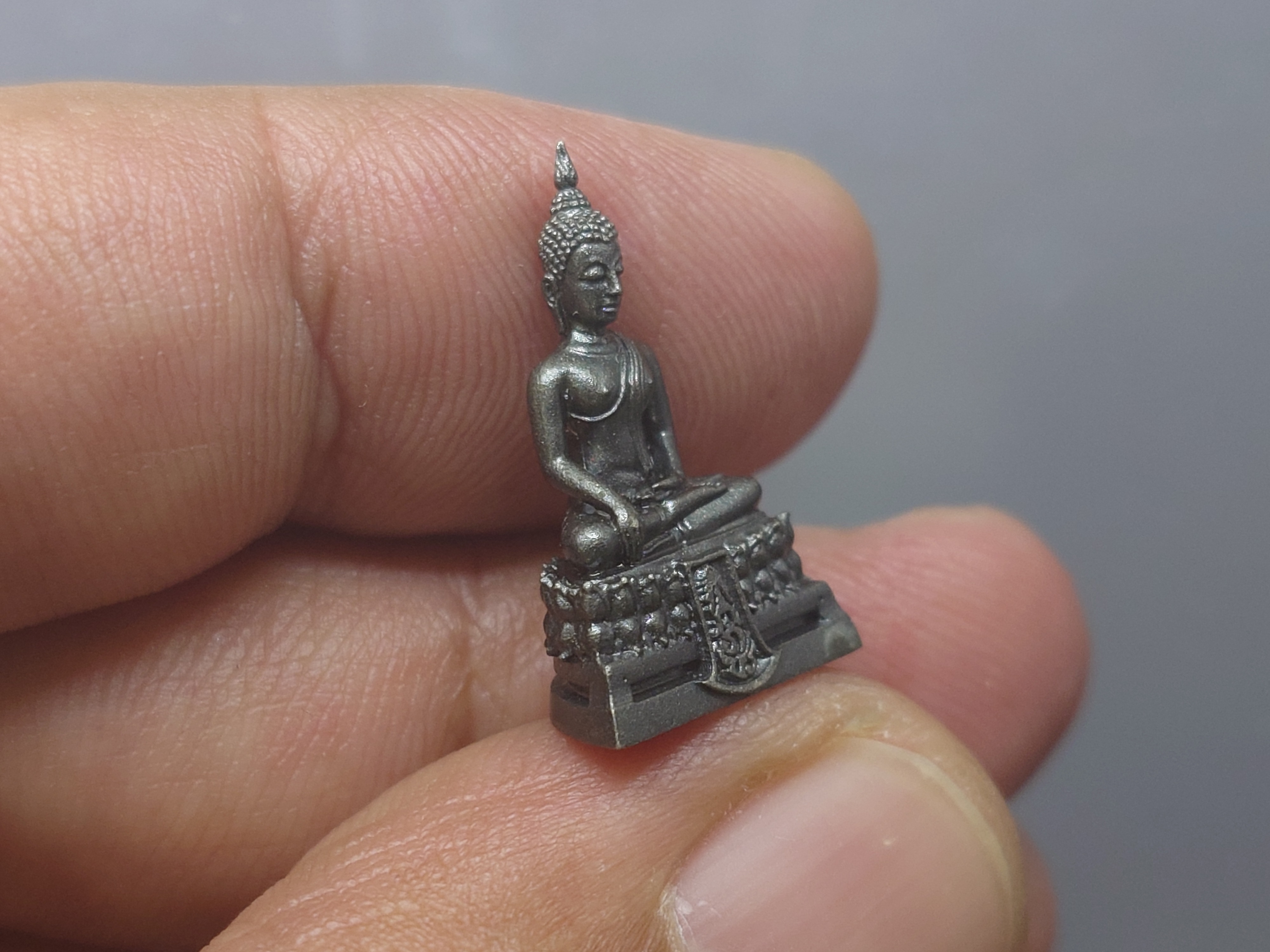 พsะคุ้มเกล้า เย็นศิsะเพราะพsะบริบาล 80 พssษา มหากษัตริย์แผ่นดินสยาม เนื้อนวะโลหะ พิมพ์เล็ก ปี2550 พร้อมตลับเดิม