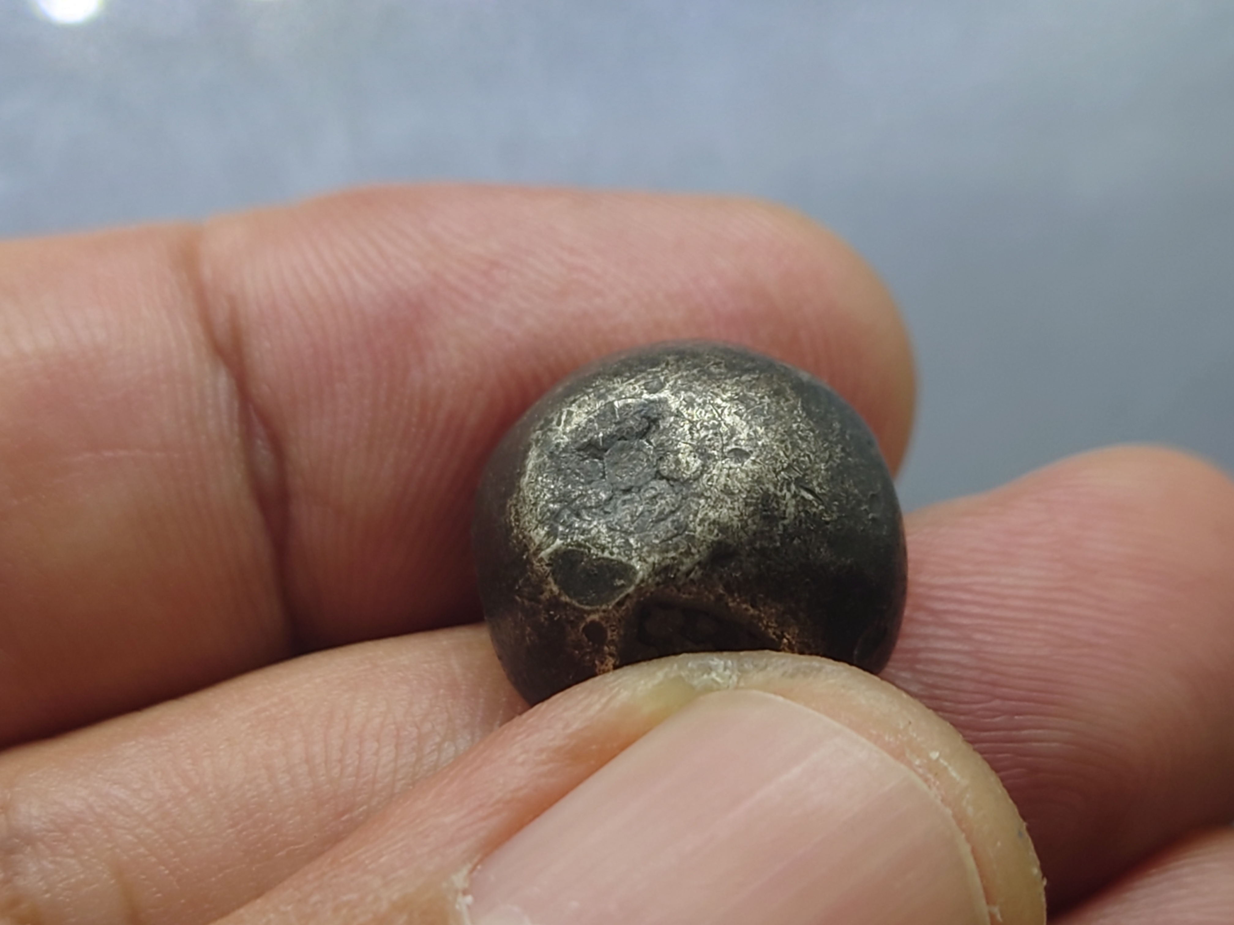 พดด้วง ขนาด 1 บาท ตราก้านบัวใหญ่ เนื้อเงิน สมัยอยุธยา หายาก