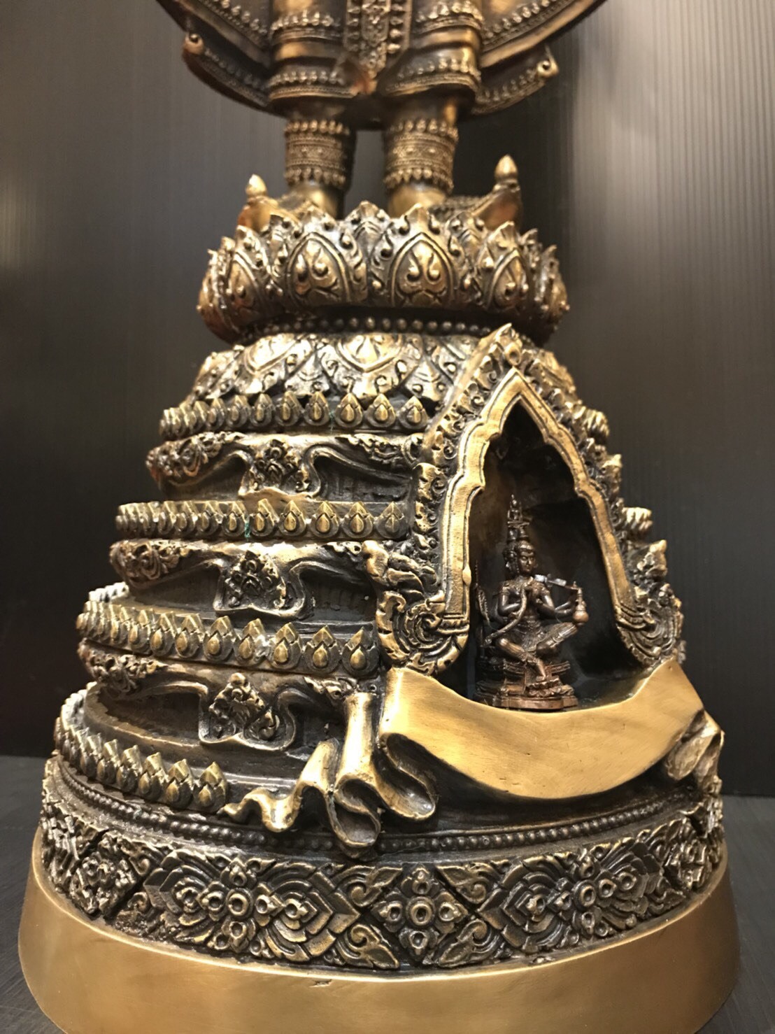 รูปหล่อพระพุทธมหาจักรพรรดิ ปางเปิดโลกทรงเครื่อง วัดกษัตราธิราชวรวิหาร จ.อยุธยา