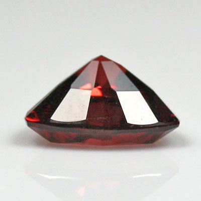 **ขายแล้ว**โกเมนสีม่วงเเดงหรือโรโดไลท์ (Rhodolite Garnet) 1.71 กะรัต รูปร่างดี ไฟดี