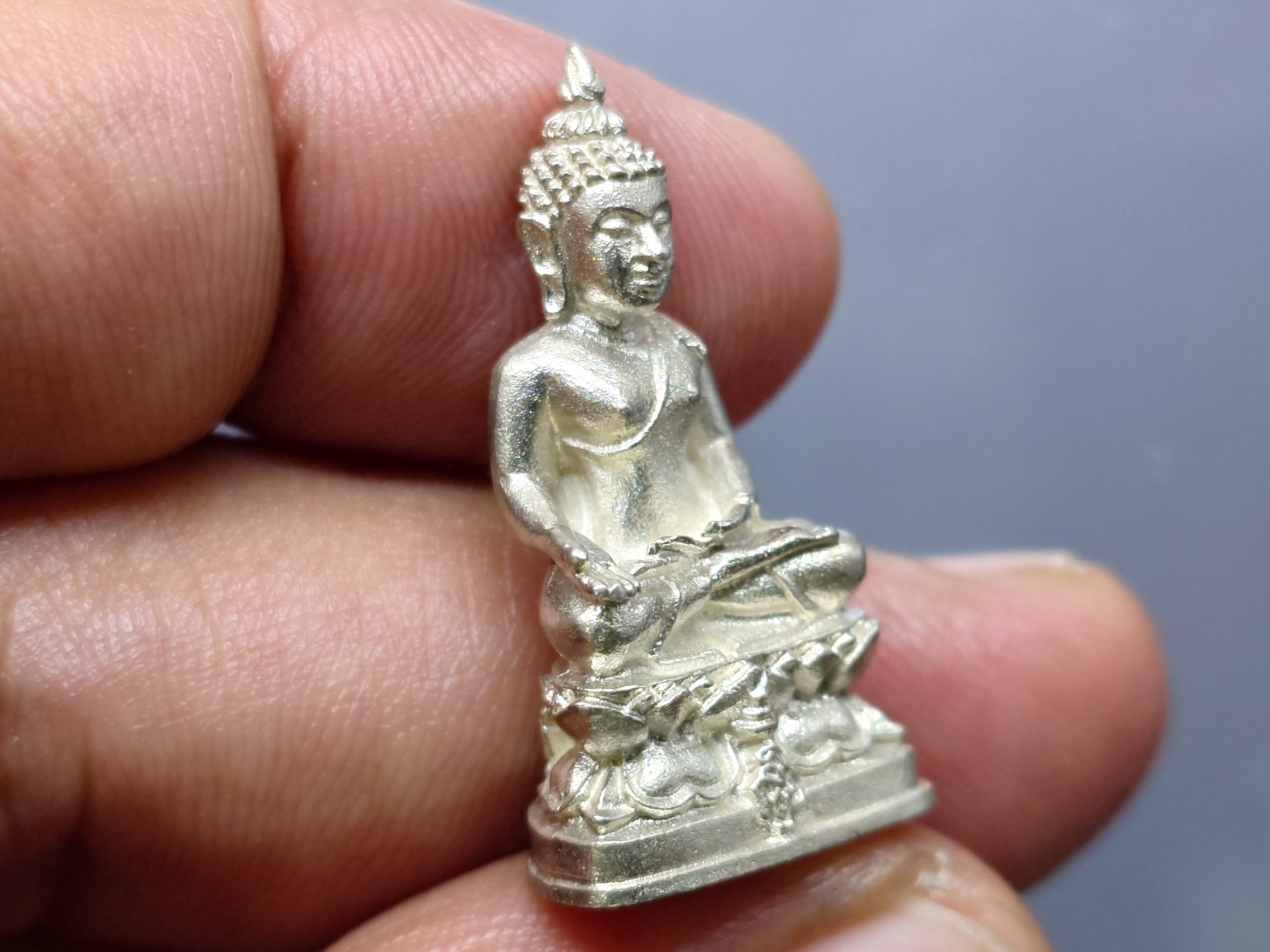 พระกริ่งชัยวัฒน์ไพรีพินาศ เนื้อเงิน ขนาดสูง 3 ซ.ม. โดย สมเด็จพระญาณสังวรฯ สมเด็จพระสังฆราช วัดบวรนิเวศวิหาร ปี2535 พร้อมกล่องเดิม