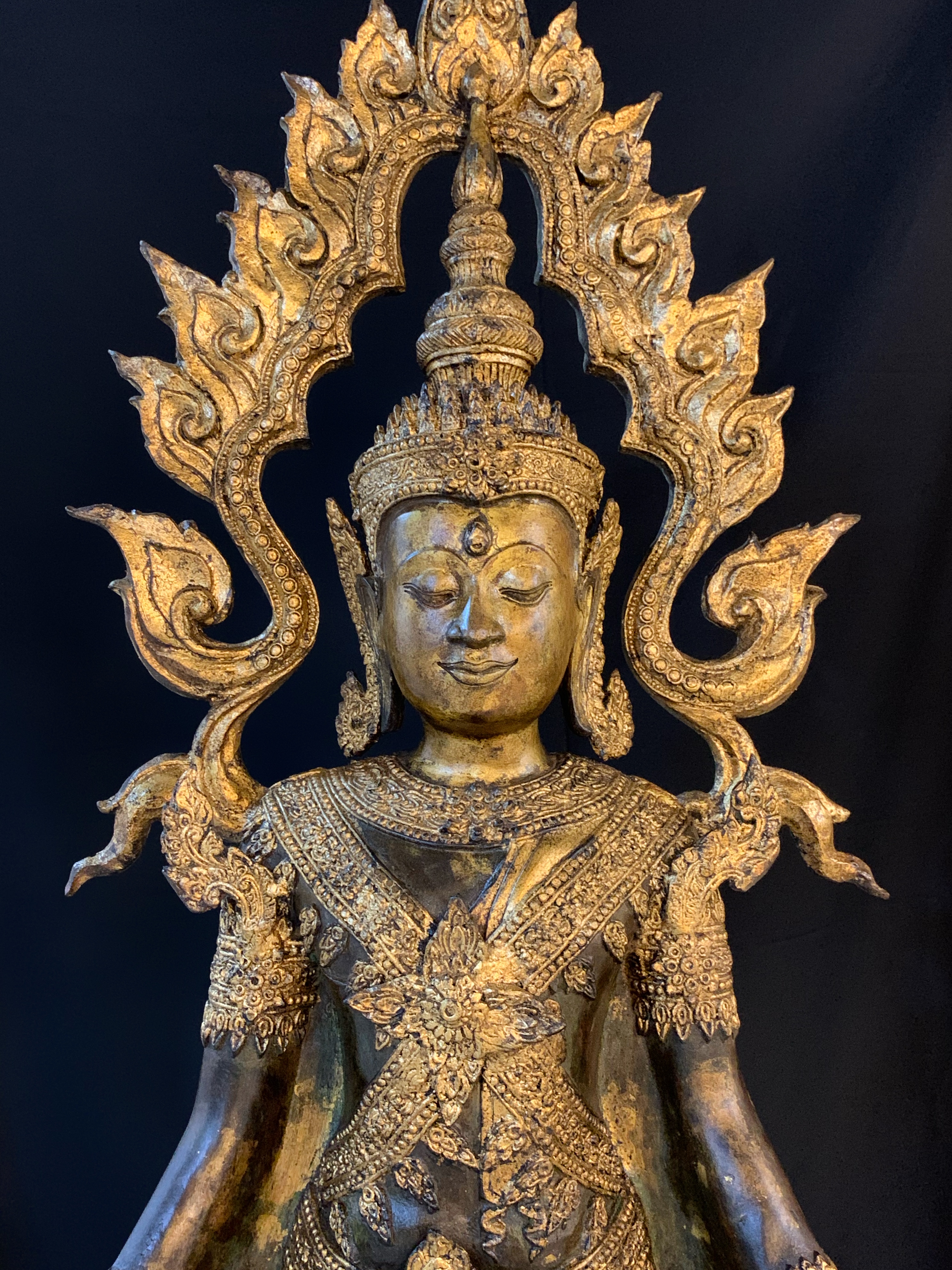 พระพุทธรูปทรงเครื่องกษัตริย์ สูง 2 เมตร