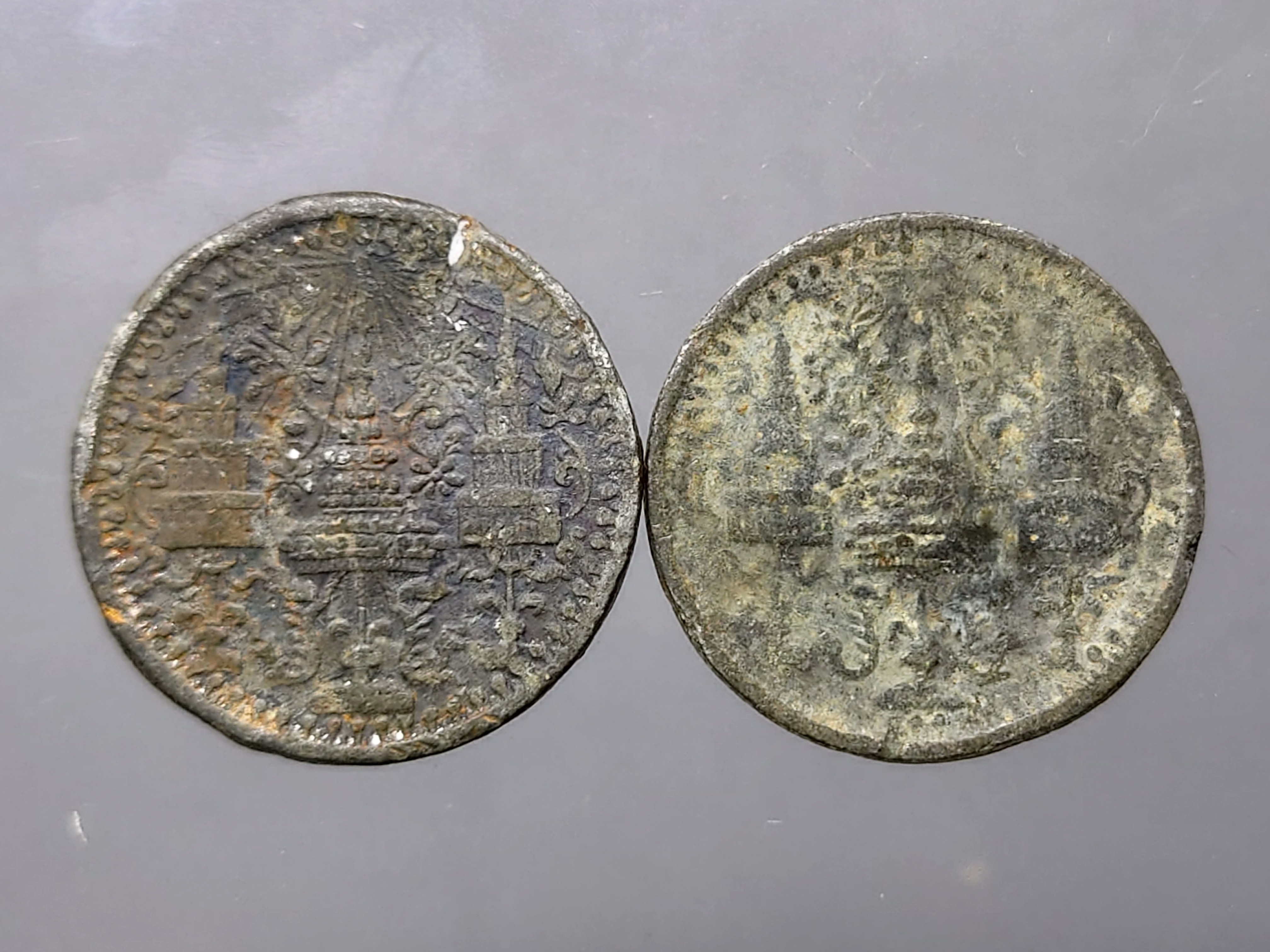 ชุด 2 เหรียญ เหรียญอัฐ ดีบุก พระมงกุฎ-พระแสงจักร ร4 ปี 2405 ผ่านใช้ สภาพวินเทจ