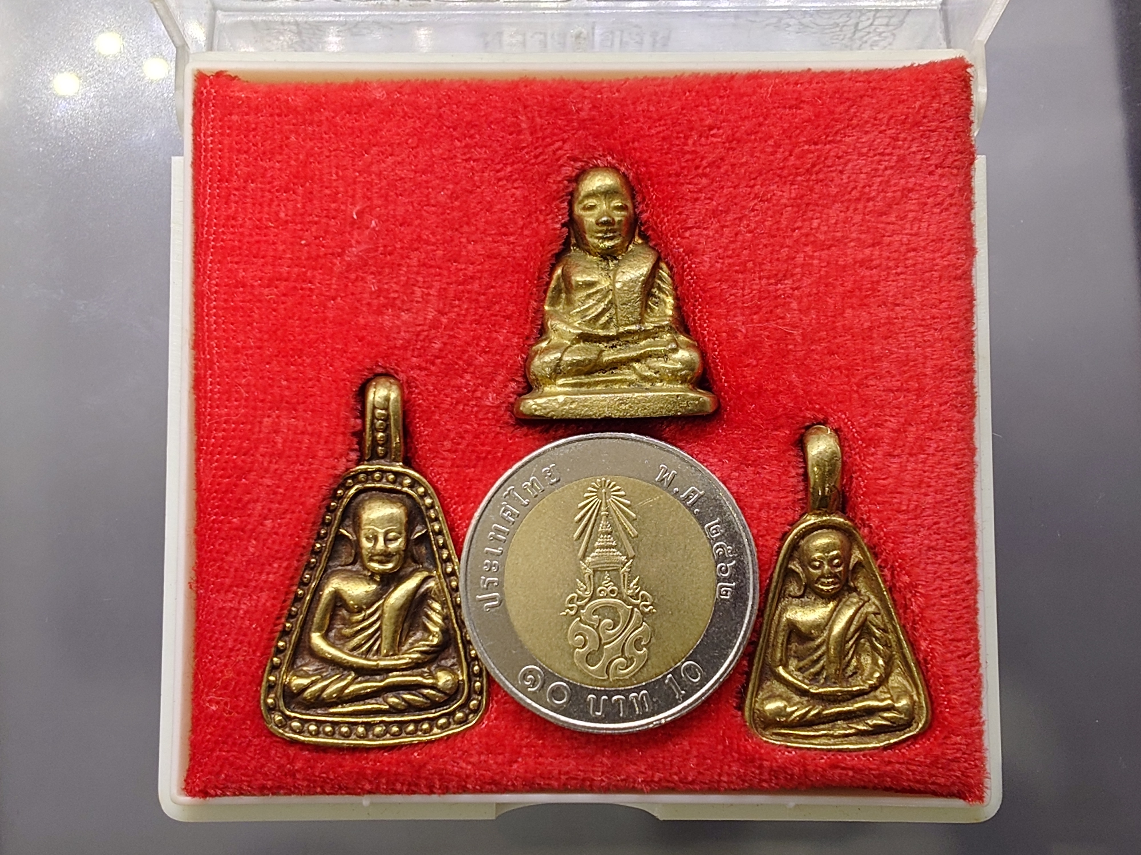 หลวงพ่อเงิน วัดบางคลาน (ชุด 3 องค์ ปี35) รุ่นพิเศษ เนื้อทองเหลือง มหาพุทธาภิเษก ณ มณฑลพิธีอุโบสถ วัดหิรัญญาราม พ.ศ.2535 พร้อมตลับเดิม