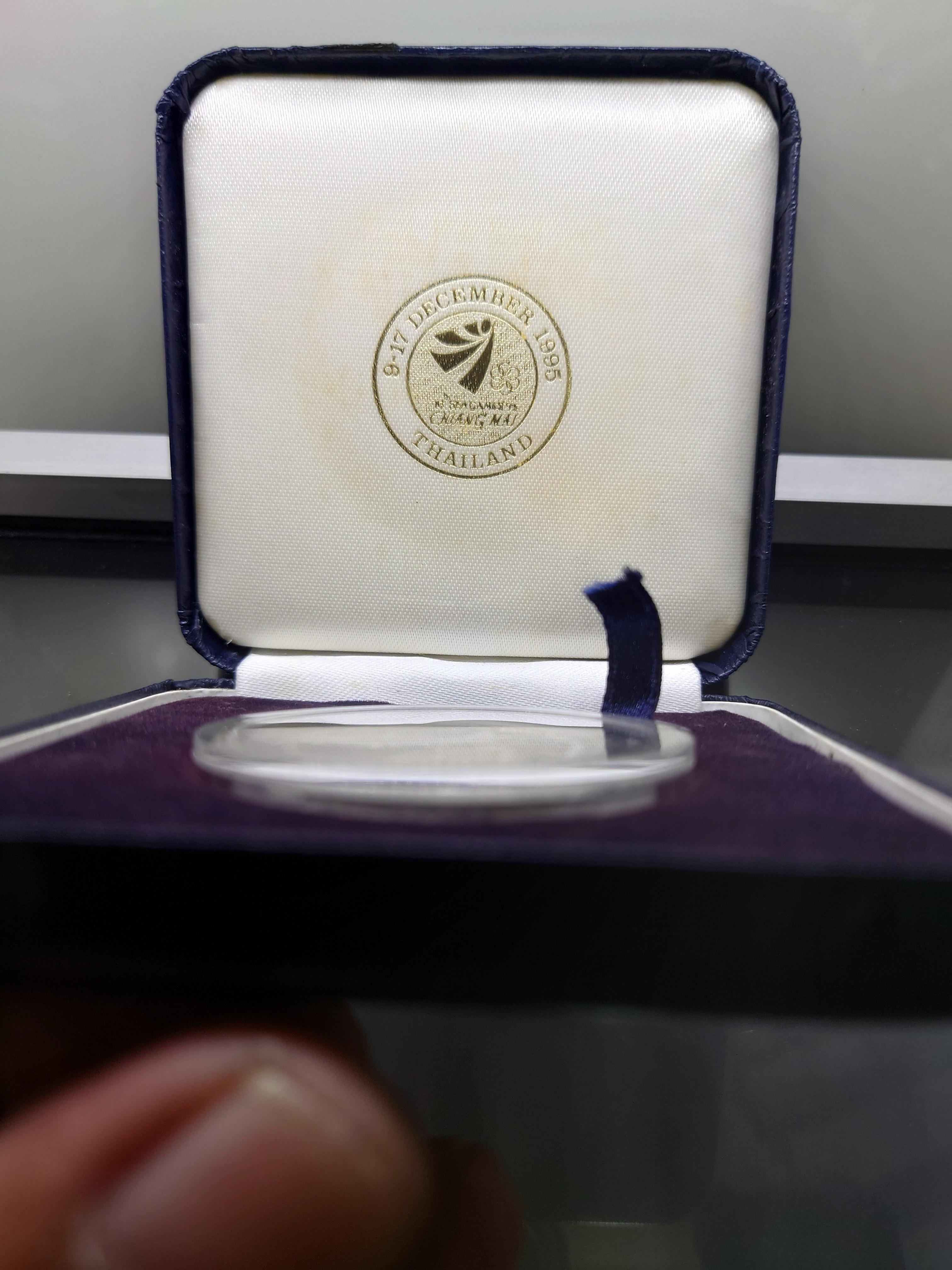 เหรียญเงินขัดเงา ที่ระลึกซีเกมส์ครั้งที่ 18 (เชียงใหม่เกมส์) แบบที่1 พ.ศ.2538 พร้อมกล่องเดิม