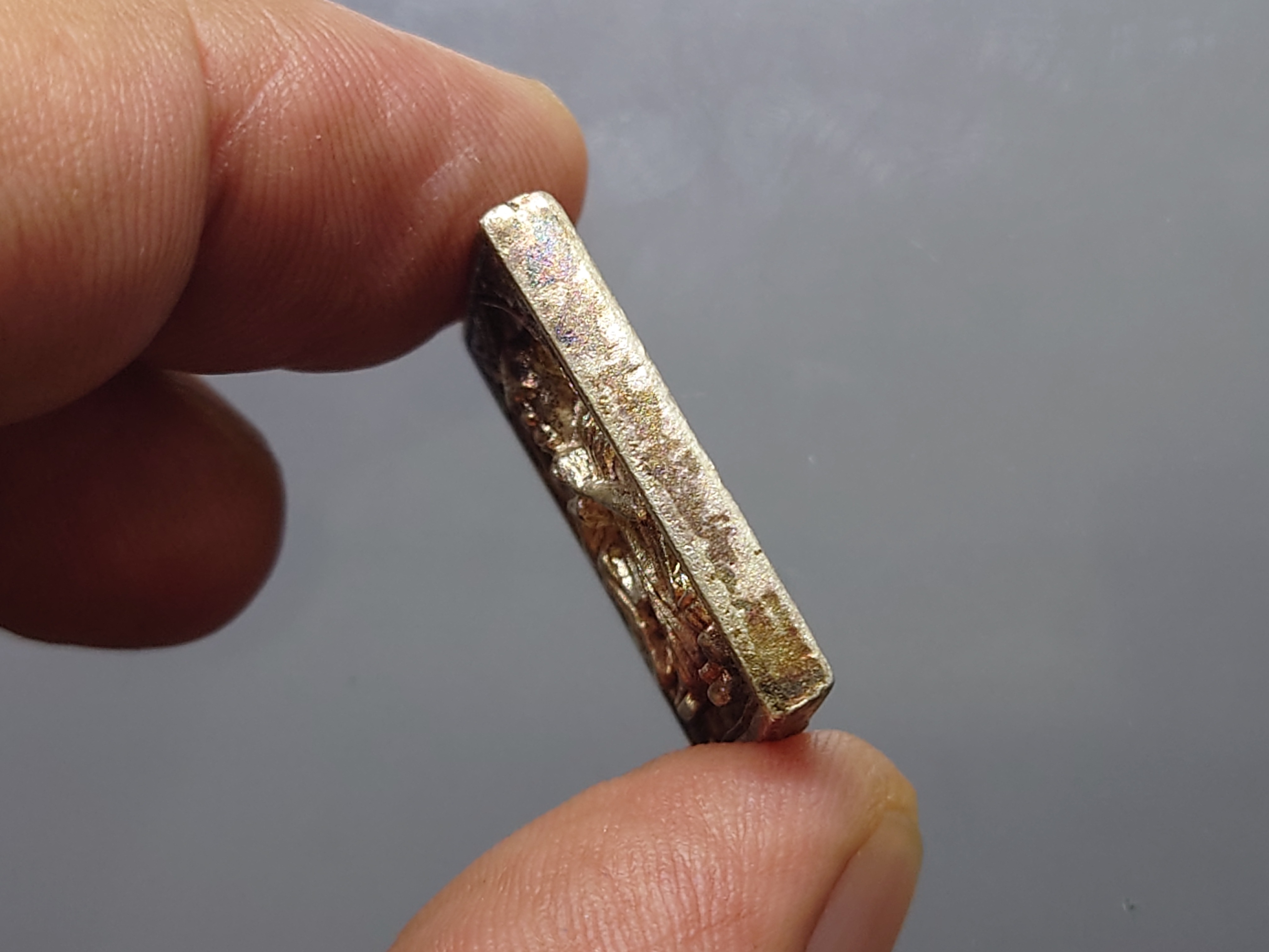 เหรียญหลวงพ่อคูณ เนื้อเงิน รุ่นพรปีใหม่ ขนาด 2 X 1.8 เซ็น 2537 รับประกันแท้ ทันหลวงพ่อ