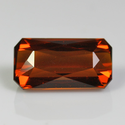 **ขายแล้ว**โกเมนสีส้มหรือสเปซซาไทท์ (Spessartite Garnet) 3.19 กะรัต ทรงแปดเหลี่ยมยาว สะอาด