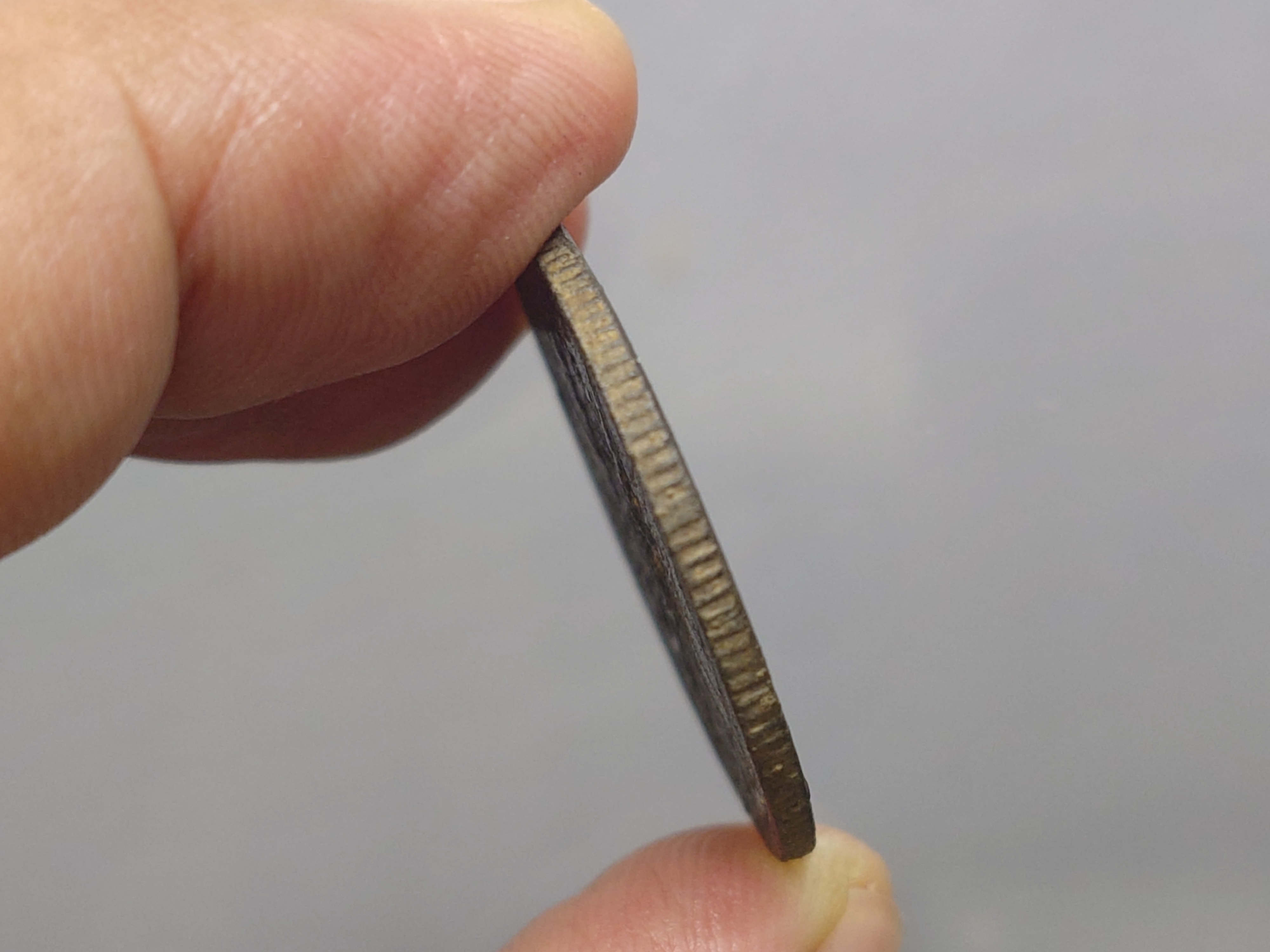 เหรียญอัฐ ดีบุก พระมงกุฎ-พระแสงจักร ร4 ปี 2405 ผ่านใช้