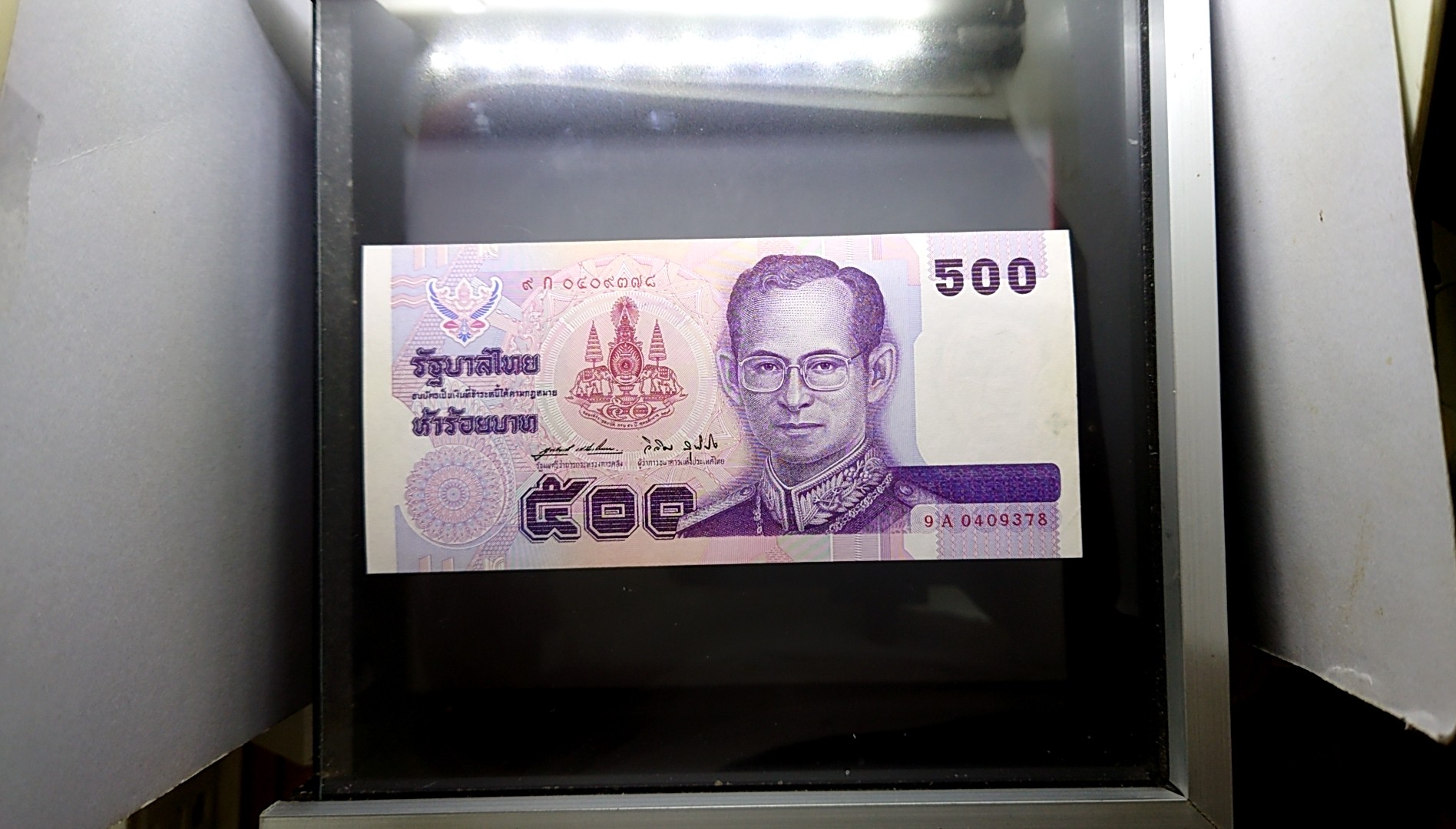 ธนบัตร 500 บาท แบบ 14 ที่ระลึก พระบาทสมเด็จพระเจ้าอยู่หัวรัชกาลที่ 9 ฉลองสิริราชสมบัติครบ 50 ปี พ.ศ.2539 ไม่ผ่านใช้