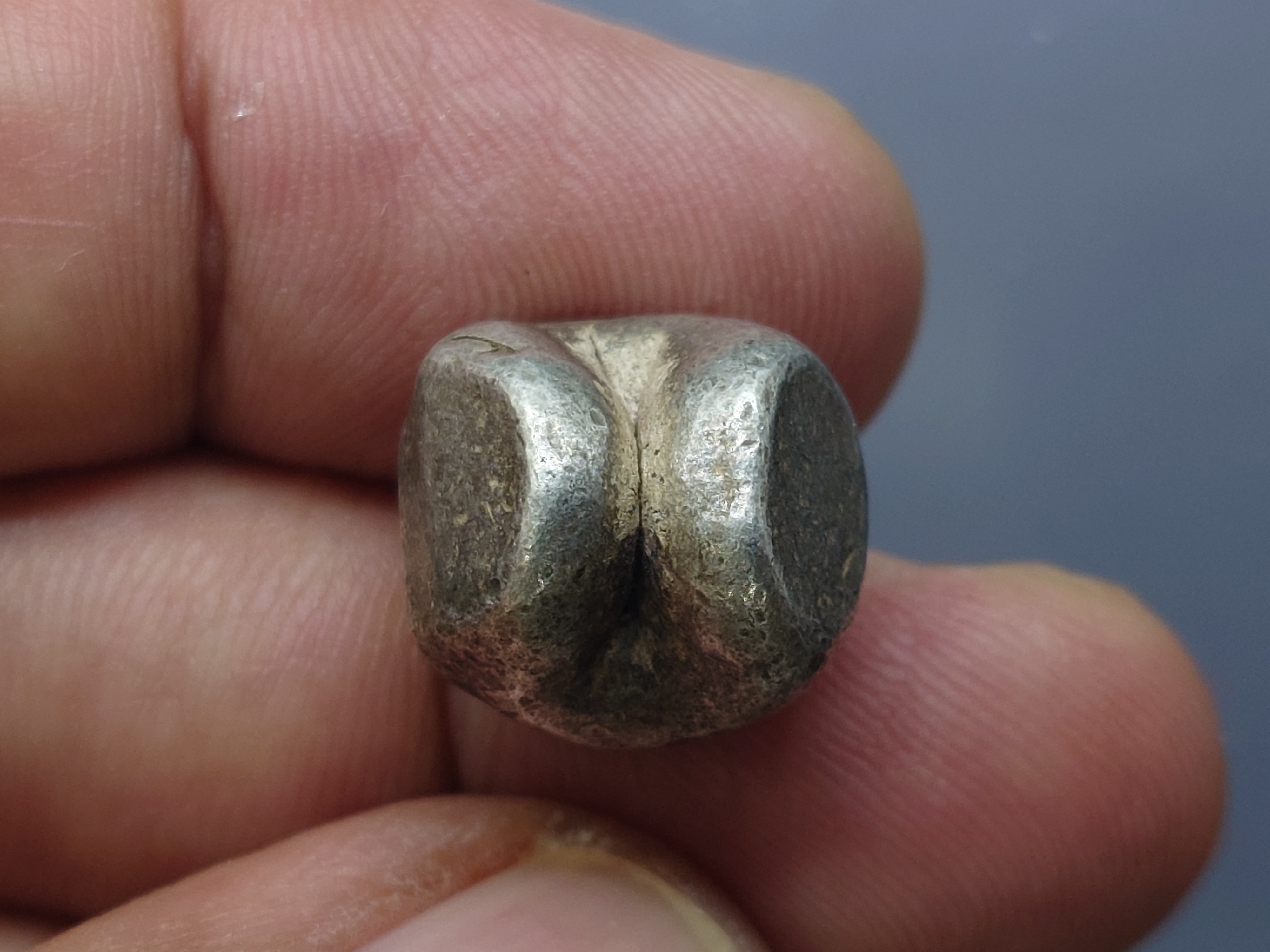 พดด้วง ขนาด 1 บาท ตราอุณาโลม รัชการที่ 1 สภาพสวย น้ำหนักดี