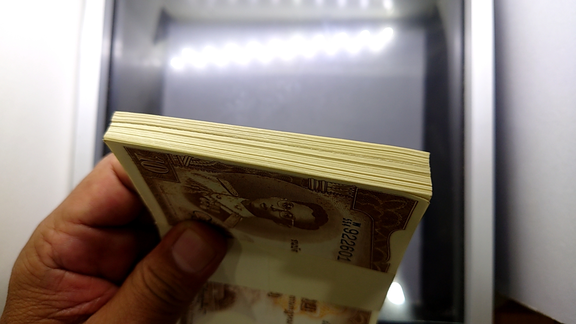 ธนบัตร 10 บาท (ยกแหนบ 100 ใบ เรียงเบอร์) แบบ 9 รุ่น 5 สมัยรัชกาลที่9 ปี 2500 ไม่ผ่านใช้งาน