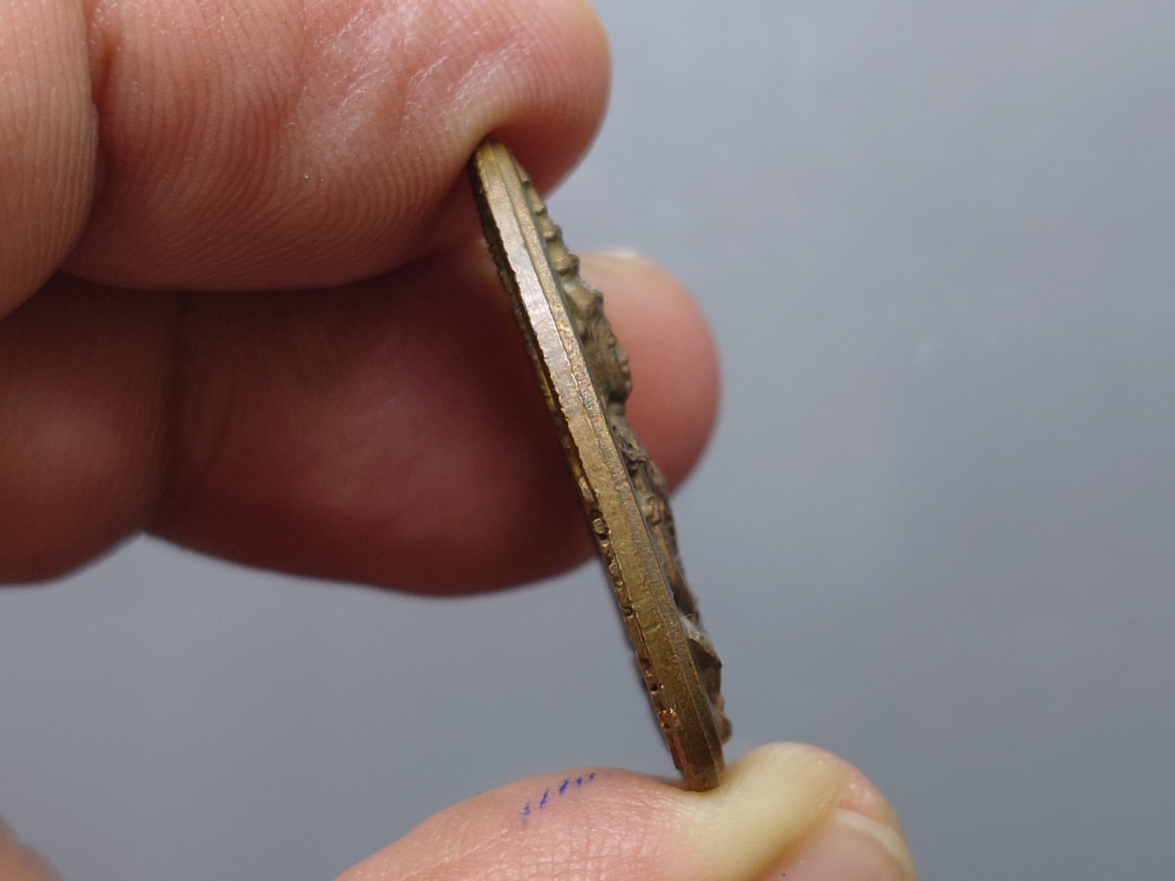 พระแก้วมรกต ญสส สมเด็จพระญาณสังวร เนื้อทองแดง พิมพ์ใหญ่ รุ่นมรดกไทย มรดกโลก จัดสร้างโดยมูลนิธิปริยัติศึกษา พ.ศ.2536 พร้อมกล่องเดิม