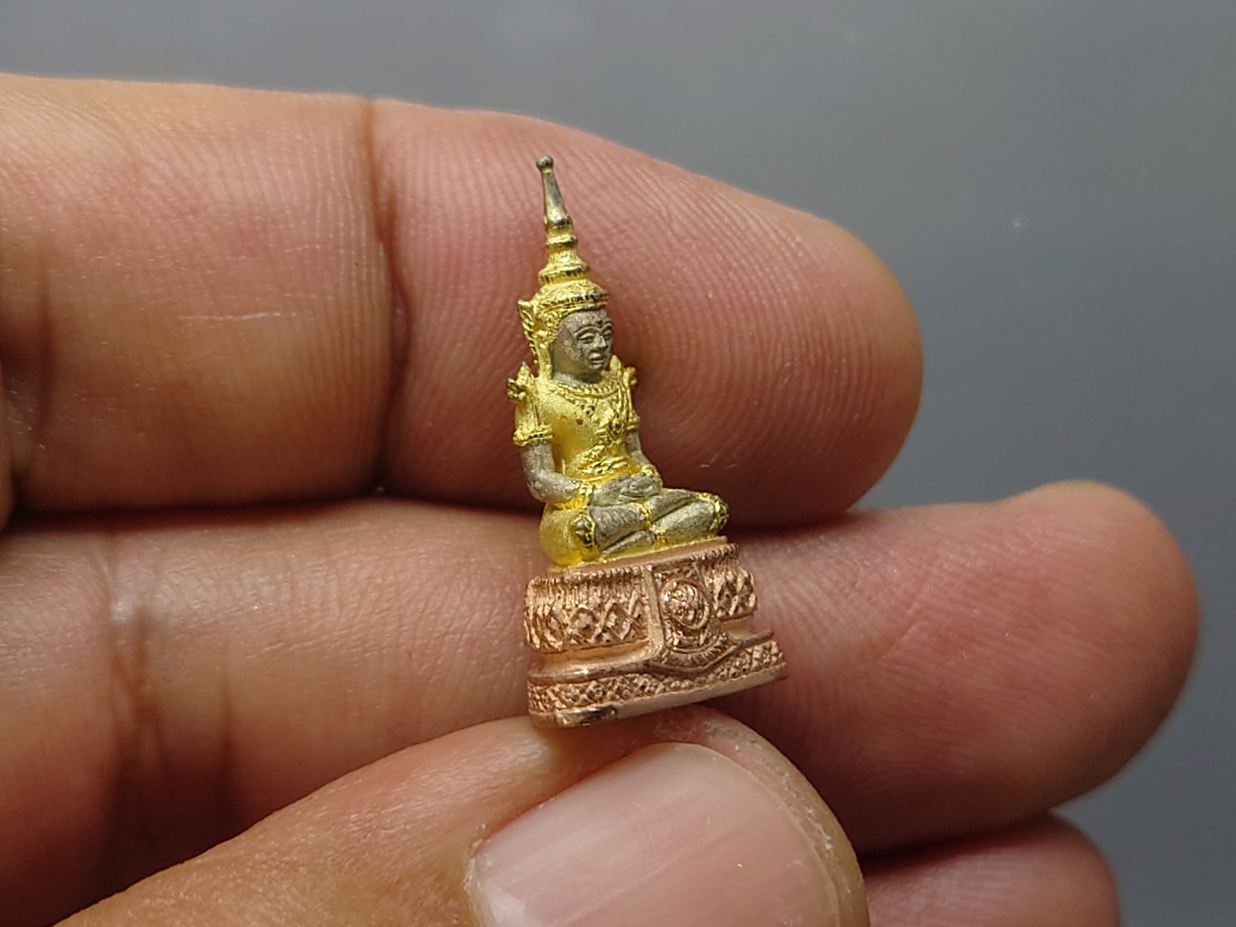 พระแก้ว 75 พรรษา รัชกาลที่9 เนื้อเงินสามกษัตริย์ พิมพ์เล็ก ขนาดสูง 2.5 เซน ปี2545 กล่องเดิม