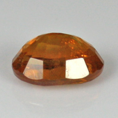 โกเมนสีส้มหรือสเปซซาไทท์ (Spessartite Garnet) 0.65 กะรัต รูปไข่ สีส้มเหลือง