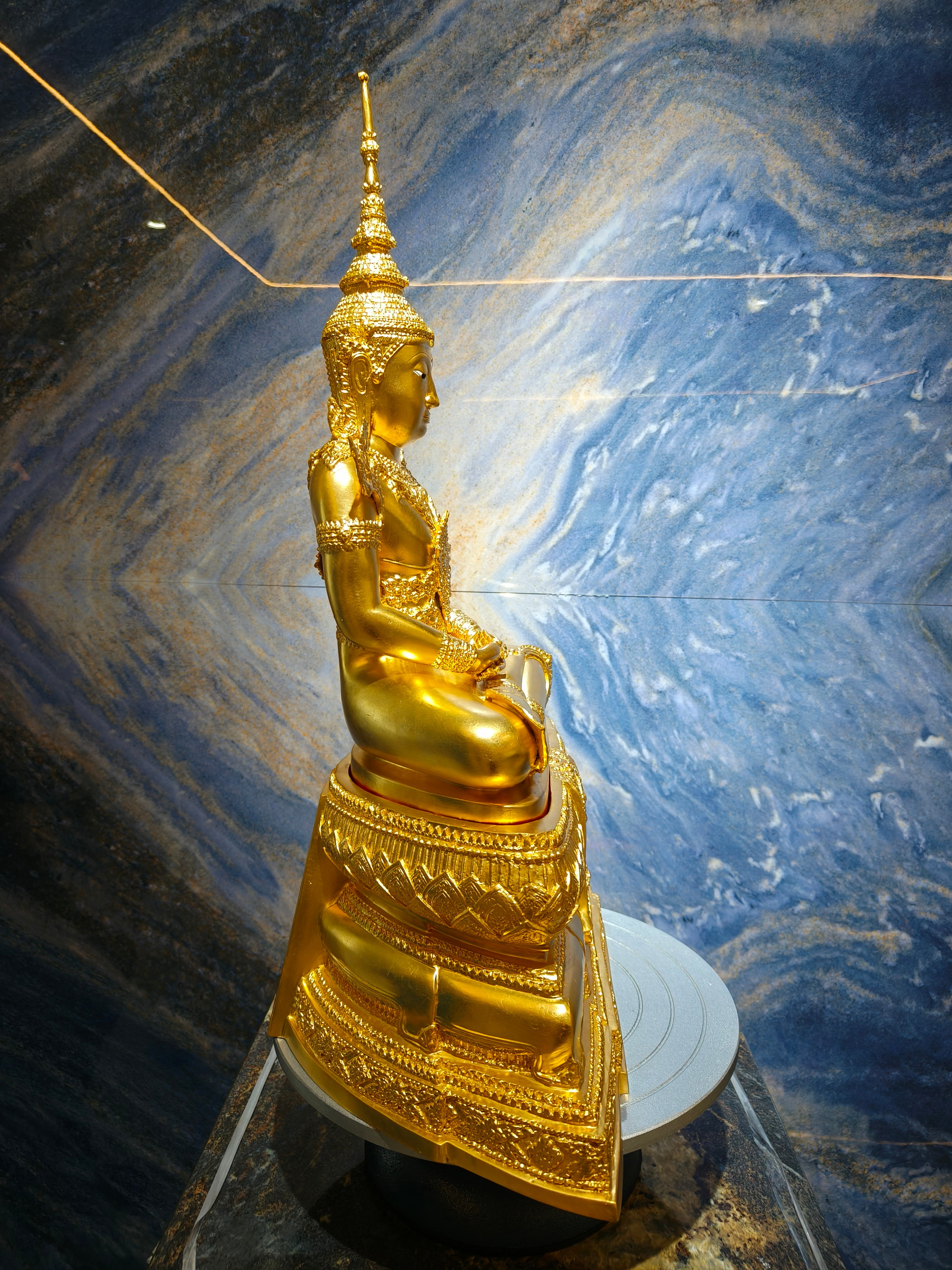 พระพุทธรูป พระแก้วมรกต ทรงเครื่องฤดูร้อน หน้าตัก 9 นิ้ว