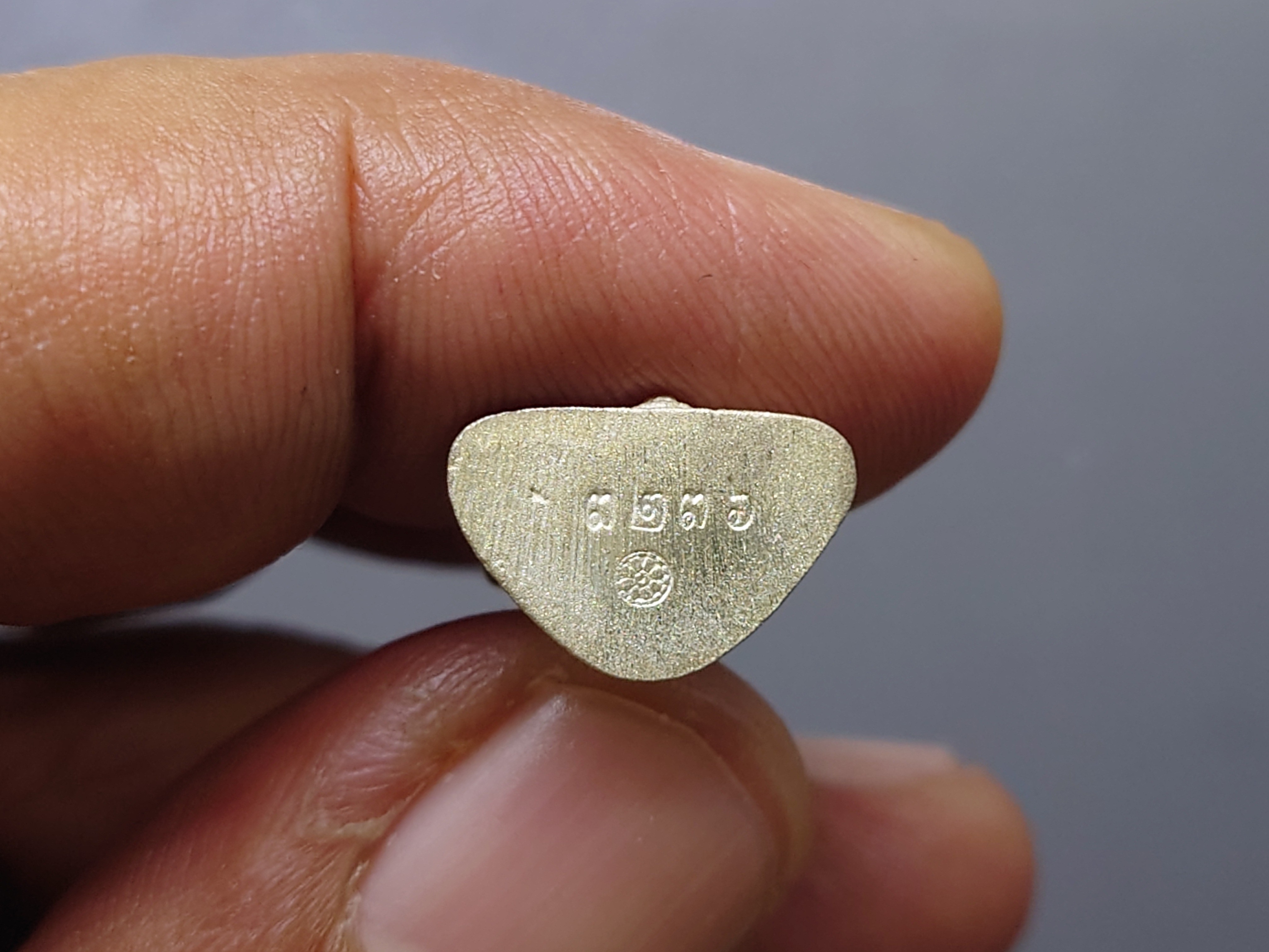 พระแก้วมรกต สธ.ทรงฤดูฝน ลอยองค์ เนื้อเงินพ่นทราย สมเด็จพระเทพฯจัดสร้าง วัดบวรนิเวศวิหาร ปี 2538 พร้อมกล่องเดิม รับประกันแท้