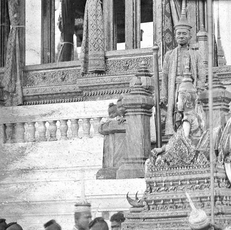 Riverbooks หนังสือประวัติศาสตร์ : Siam Through the Lens of John Thomson 1865-66 Including Angkor and Coastal China