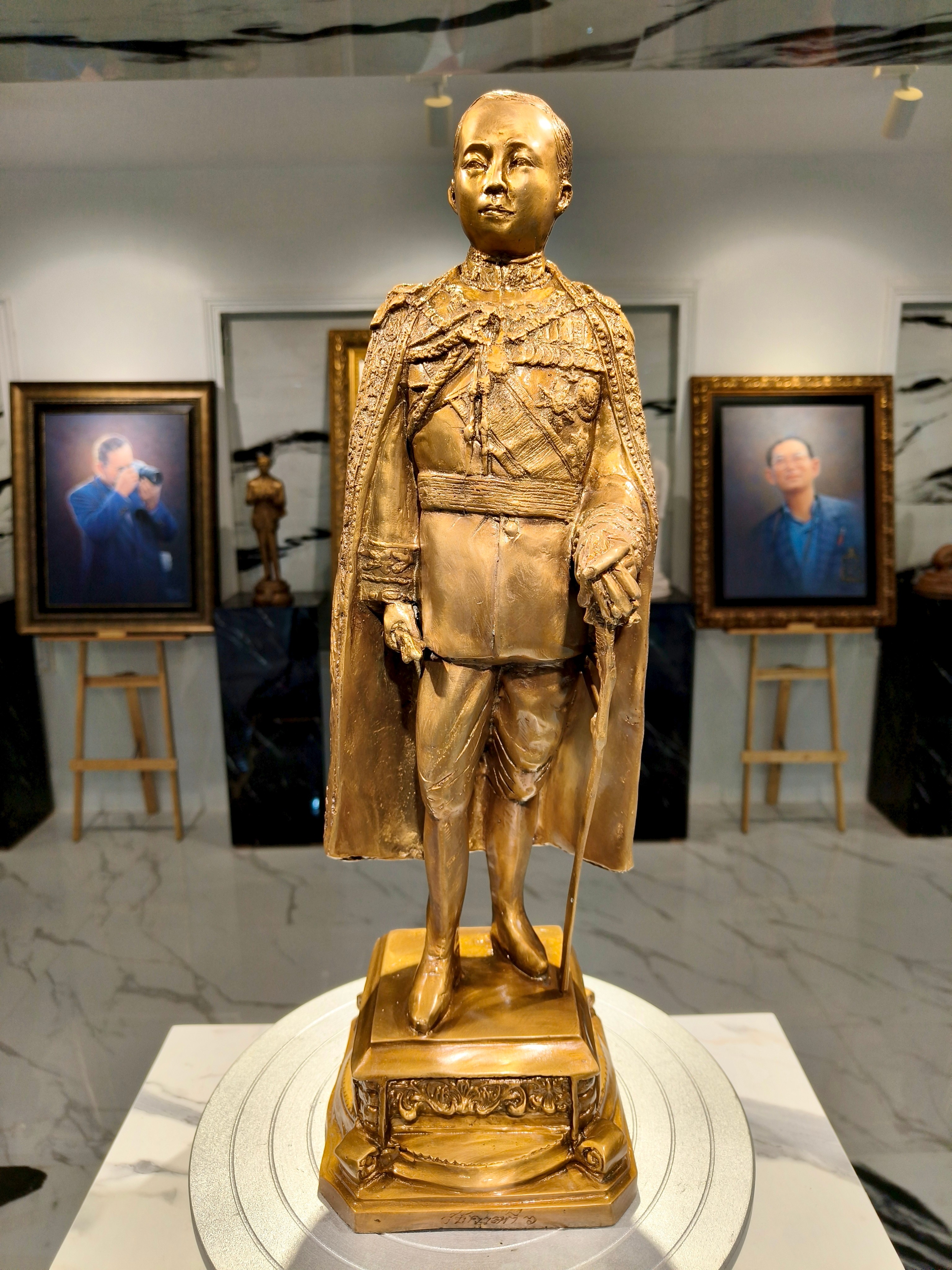 รูปหล่อ ร.6 รัชกาลที่ 6 พระบาทสมเด็จพระมงกุฎเกล้าเจ้าอยู่หัว สมเด็จพระมหาธีรราชเจ้า