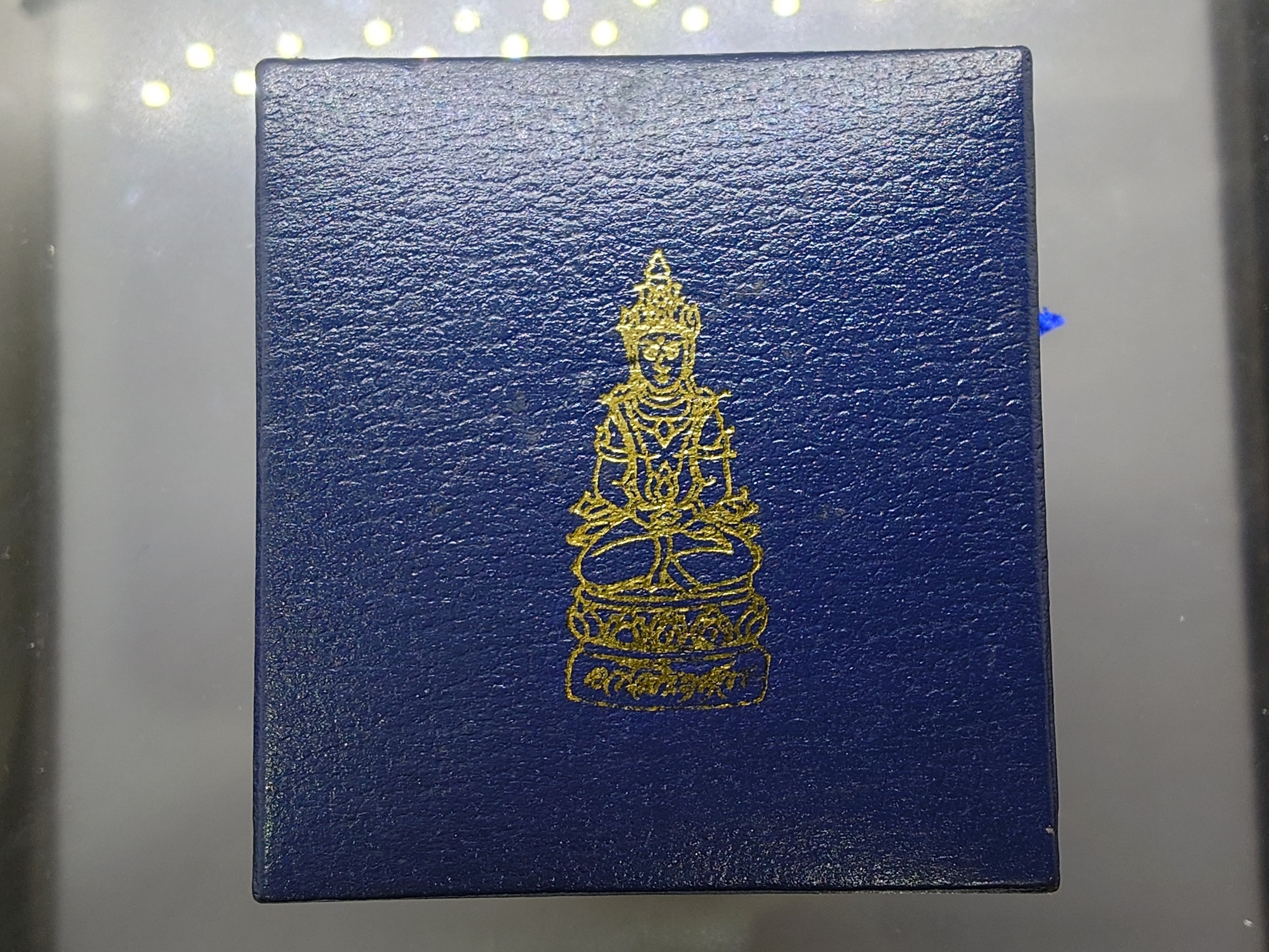 อวโลกิเตศวร อุดมโภคทรัพย์ เนื้อเงินลงยา อนุสรณ์มรณภาพ 10 ปี พระโพธิ์แจ้งมหาเถระ พุทธาภิเษก ณ อุโบสถวัดโพธิ์แมนคุณาราม ปี2539 พร้อมกล่องเดิม