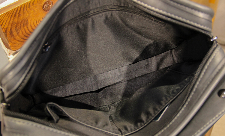 กระเป๋าสะพายข้างผู้ชาย รหัส A034