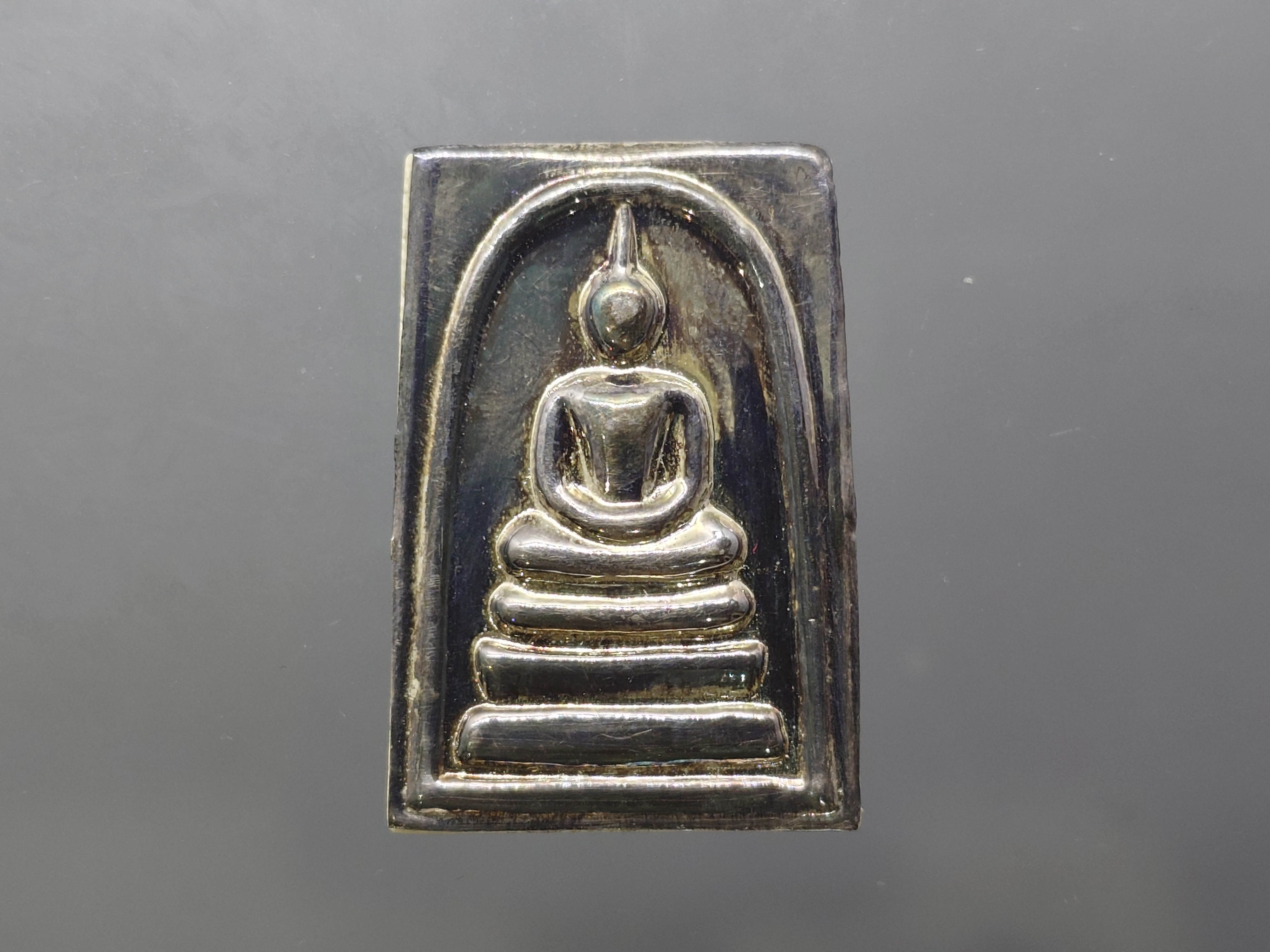 สมเด็จเกศพิมพ์ประธาน ประทานเงิน-ประทานทอง หน้ากากเงิน หลังแผ่นหัวใจพระคาถาชินบัญชร เนื้อเงิน วัดอินทรวิหาร บางขุนพรหม ปี2552 พร้อมกล่องเดิม