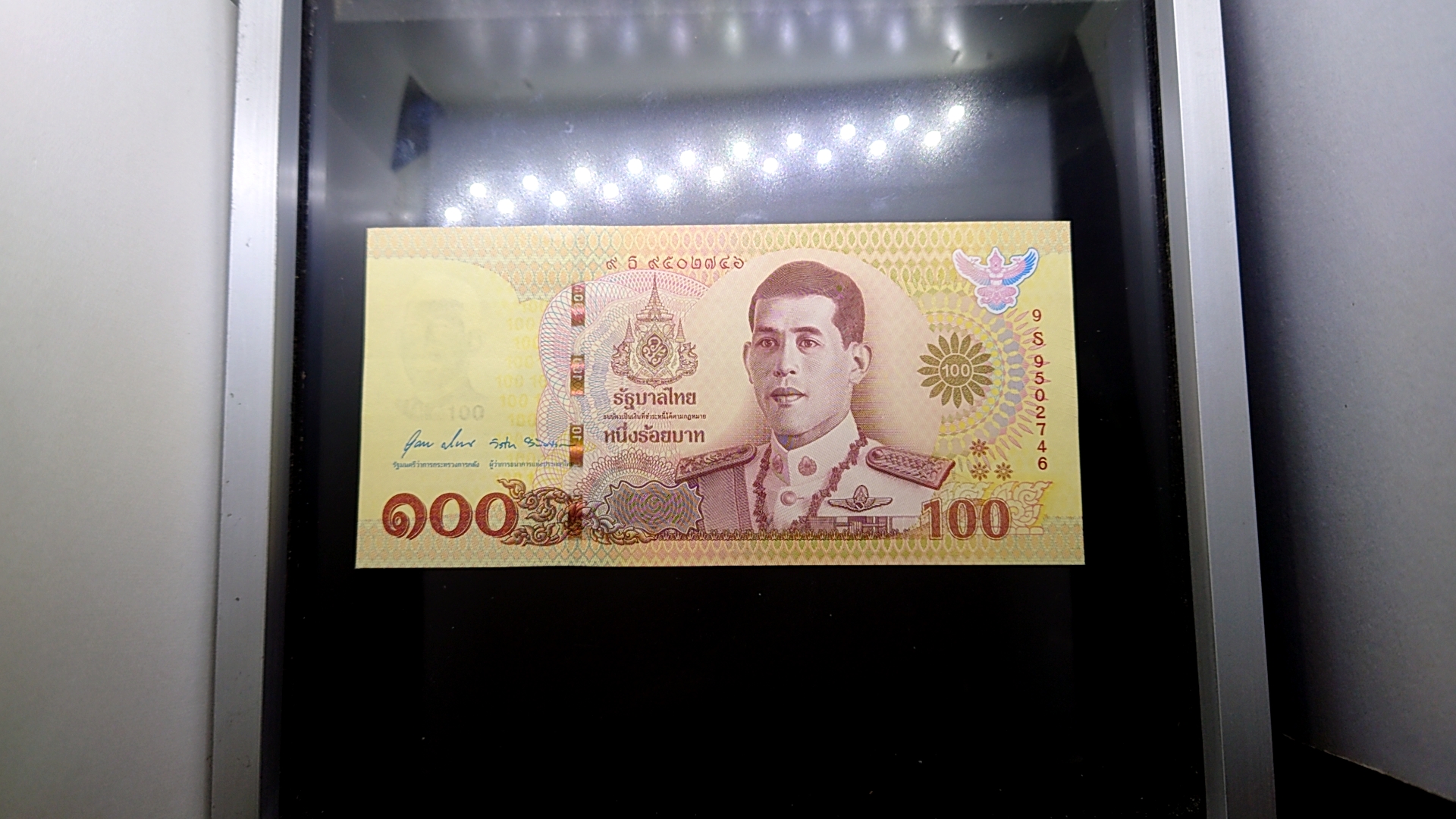 ธนบัตร 100 บาท (หมวด 9 S) ที่ระลึกเนื่องในพระราชพิธีบรมราชาภิเษก รัชกาลที่10 พุทธศักราช 2562 ไม่ผ่านใช้