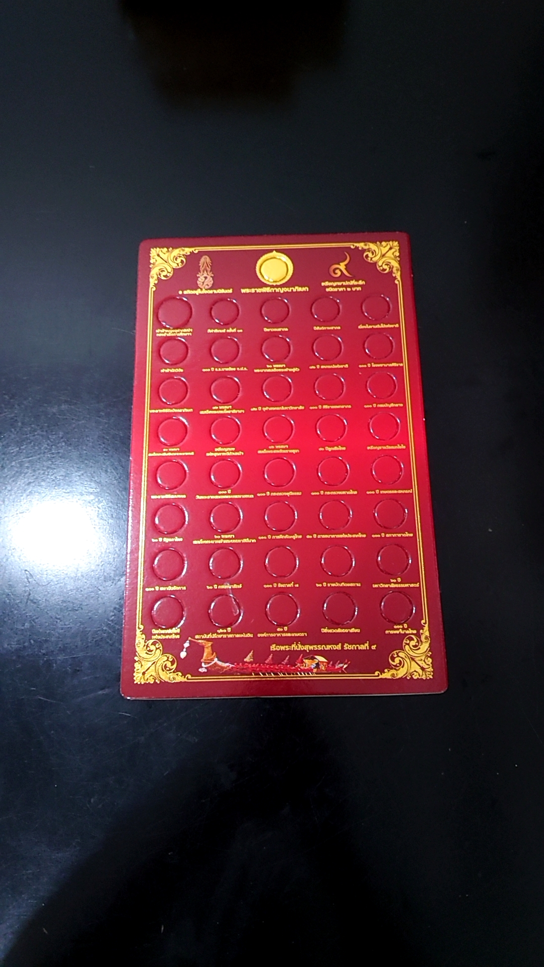 แผงใส่เหรียญ 2 บาทที่ระลึก 41 วาระ สีแดง ขนาด 21.5x35 เซ็น
