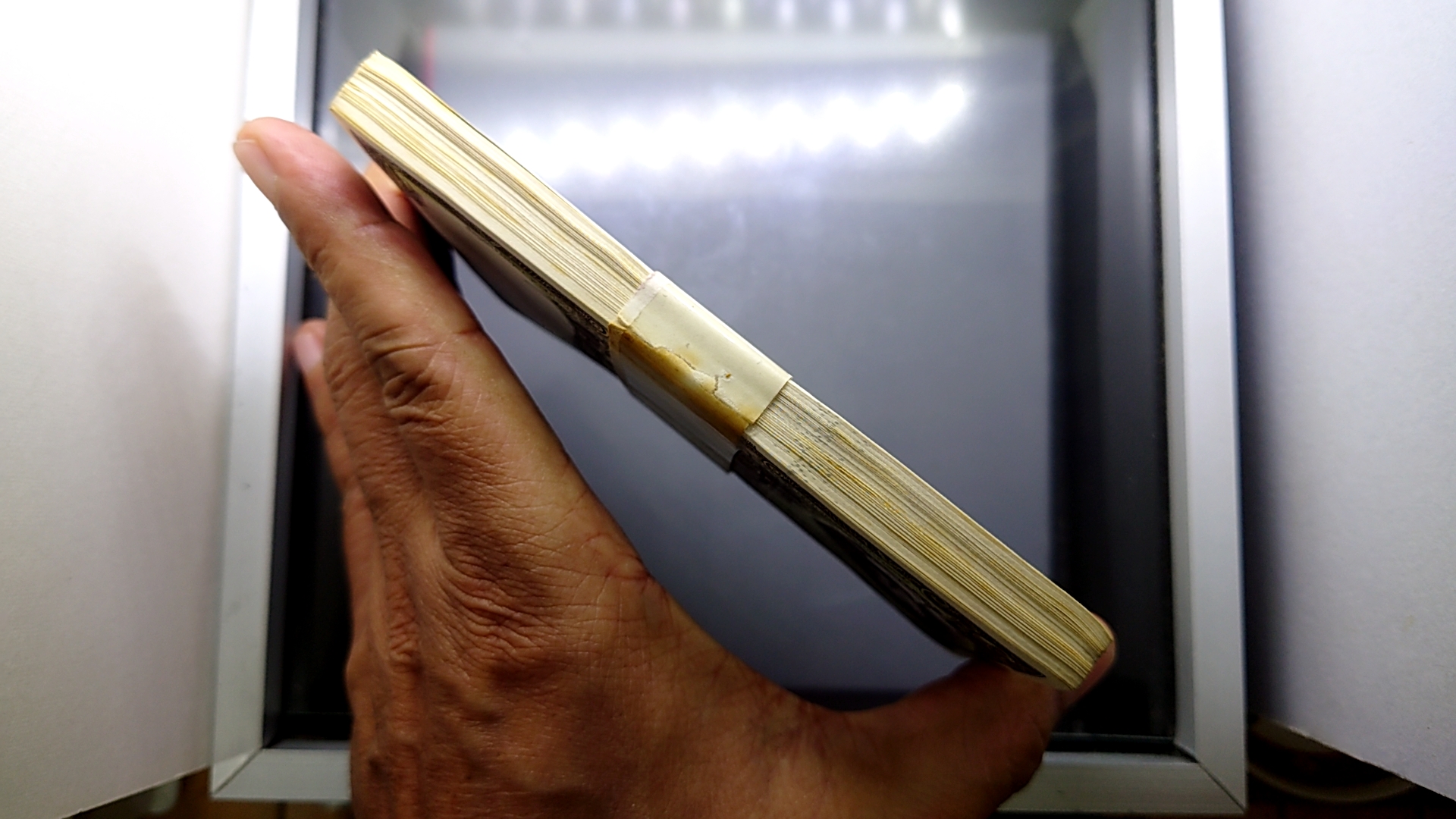 ธนบัตร 5 บาท (ยกแหนบ 100 ใบ เรียงเบอร์) แบบ 9 รุ่น 5 สมัยรัชกาลที่9 ปี 2500-2512 ไม่ผ่านใช้งาน