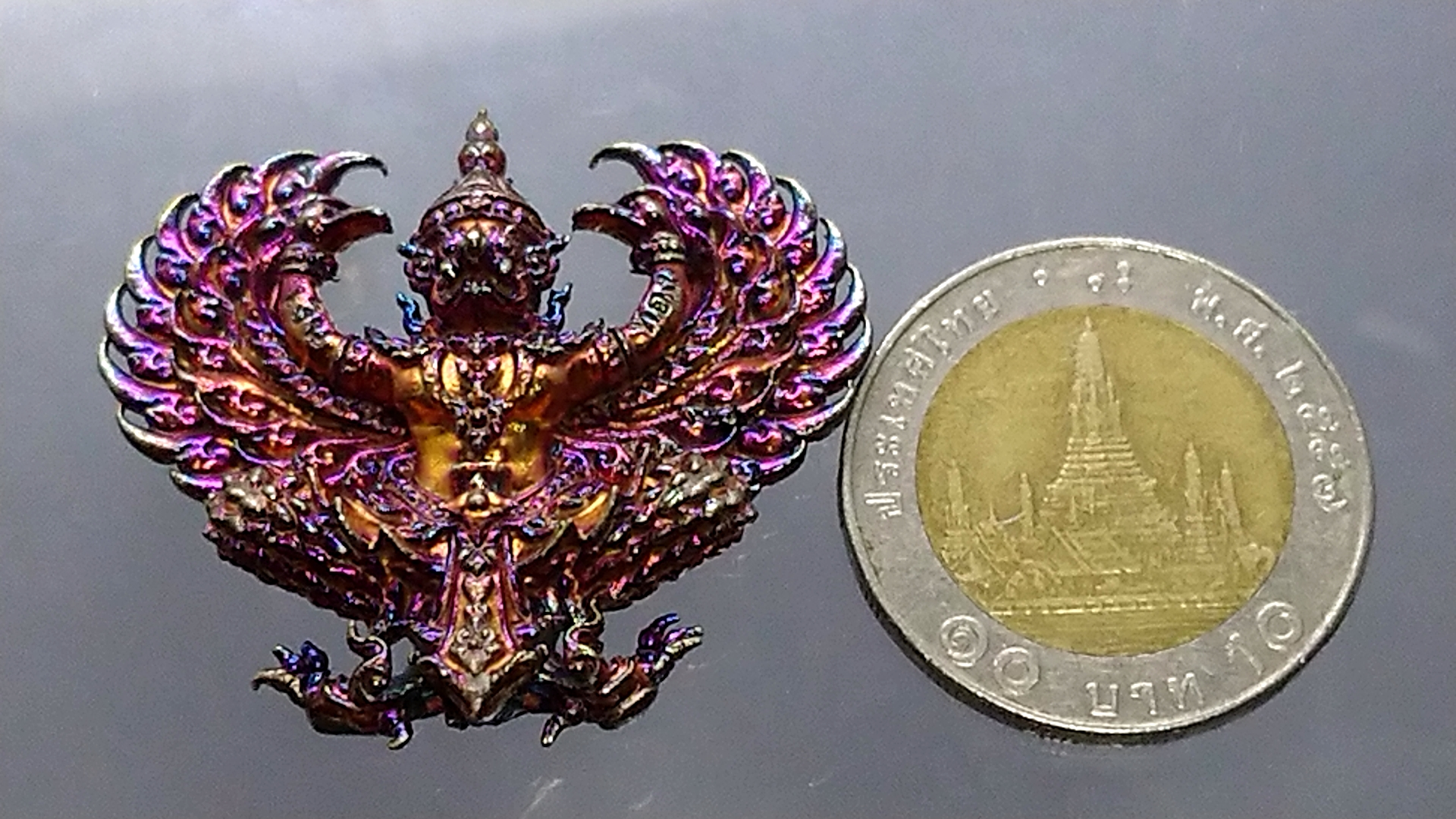 พญาครุฑ รุ่นรวยหมื่นล้าน หลวงพ่อพัฒน์ วัดห้วยด้วน เนื้อทองแดงรุ้ง พิมพ์ใหญ่ 2563 (SKU-03025)