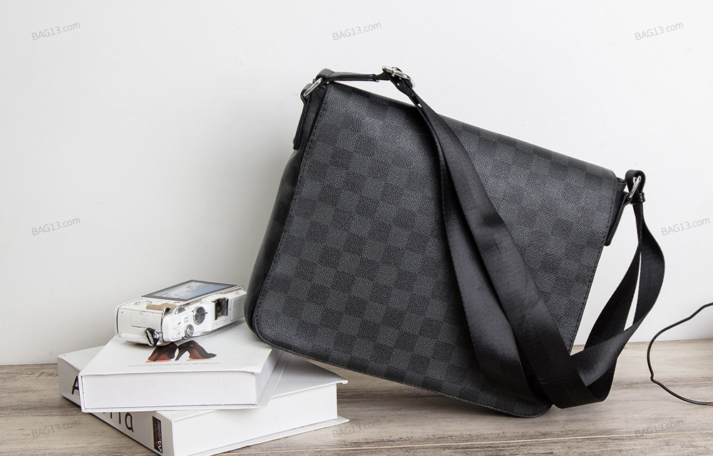 กระเป๋าสะพายข้างผู้ชาย กระเป๋าหนังผู้ชาย รหัส A023