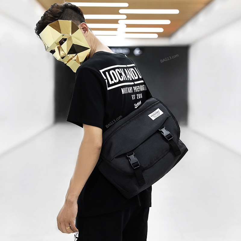 กระเป๋าสะพายข้างผู้ชาย รหัส A021