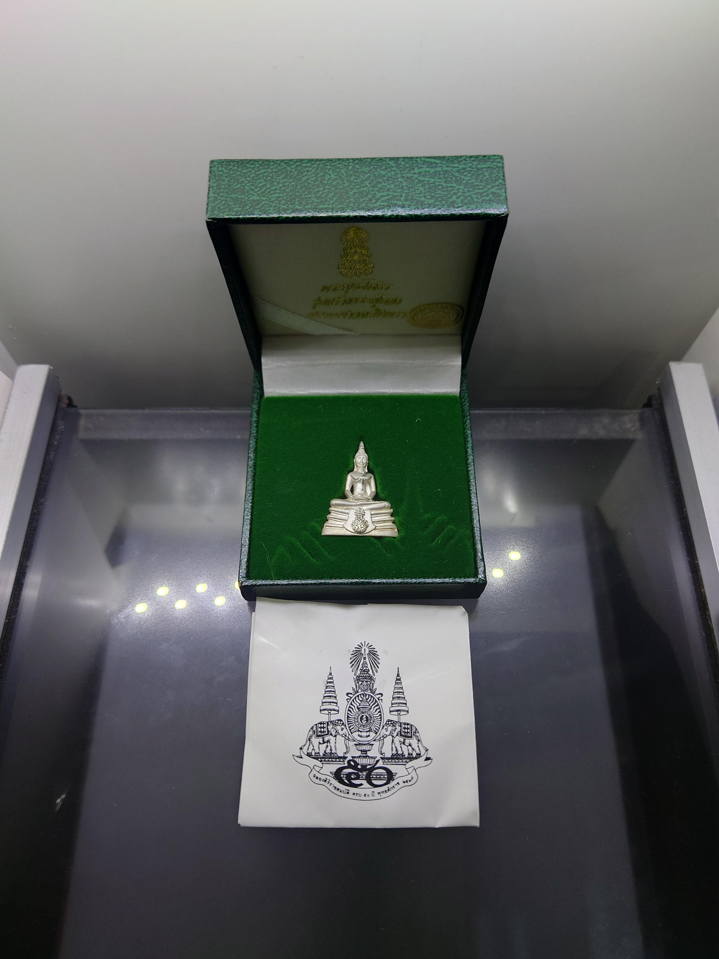 พระพุทธโสธร เนื้อเงิน รุ่นสร้างพระอุโบสถ ขนาดสูง 3 เซน ปี 2539 พร้อมกล่องเดิม ใบเซอร์