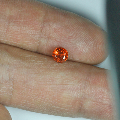 **ขายแล้ว**โกเมนสีส้มหรือสเปซซาไทท์ (Spessartite Garnet) 0.73 กะรัต สีส้ม เม็ดเล็กน่ารัก
