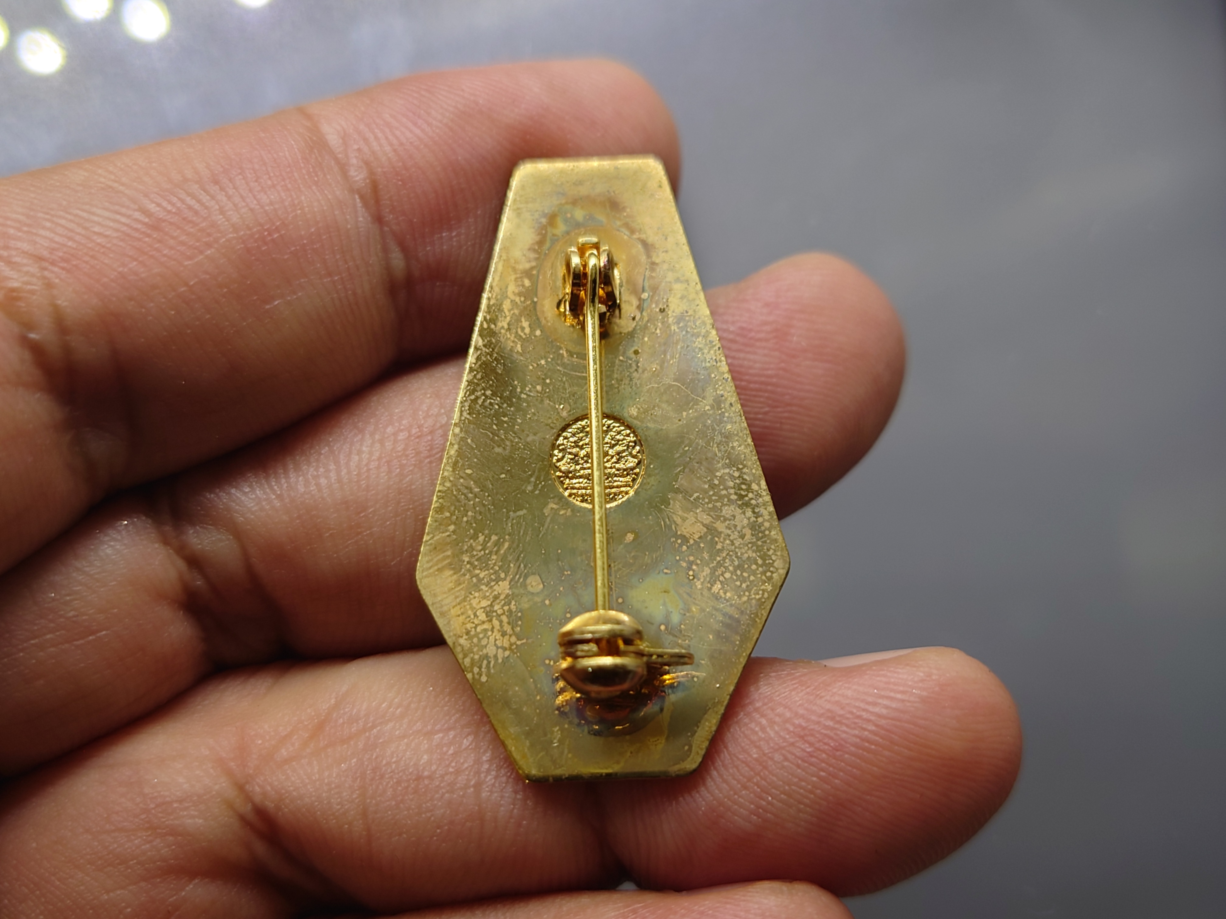 เข็มกลัด ที่ระลึกพระราชพิธีถวายพระเพลิงพระบรมศพ รัชกาลที่ 9 ปี2560